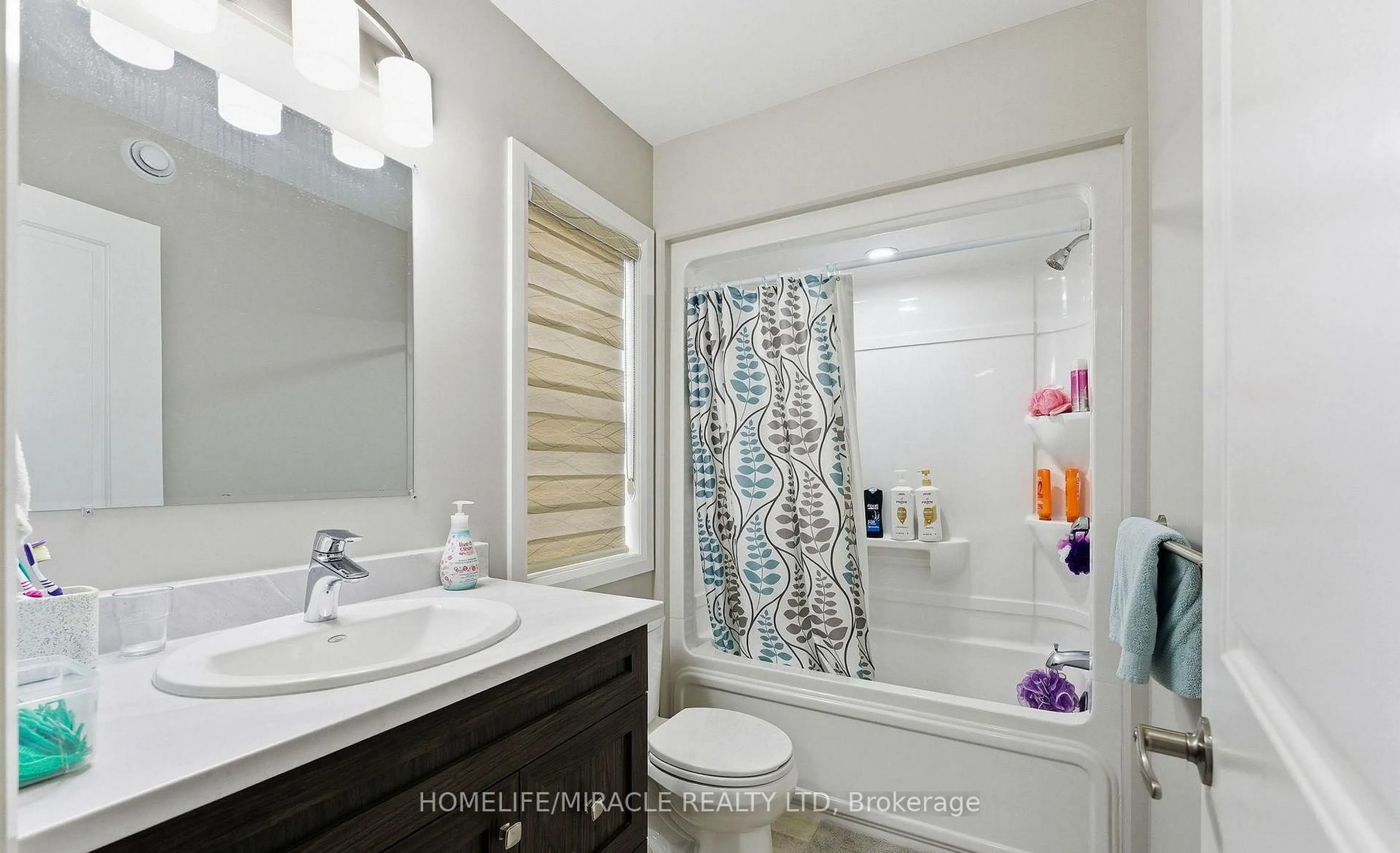 Standard bathroom, ceramic/tile floor for 38 Dewal Pl, Belleville Ontario K8P 0H2