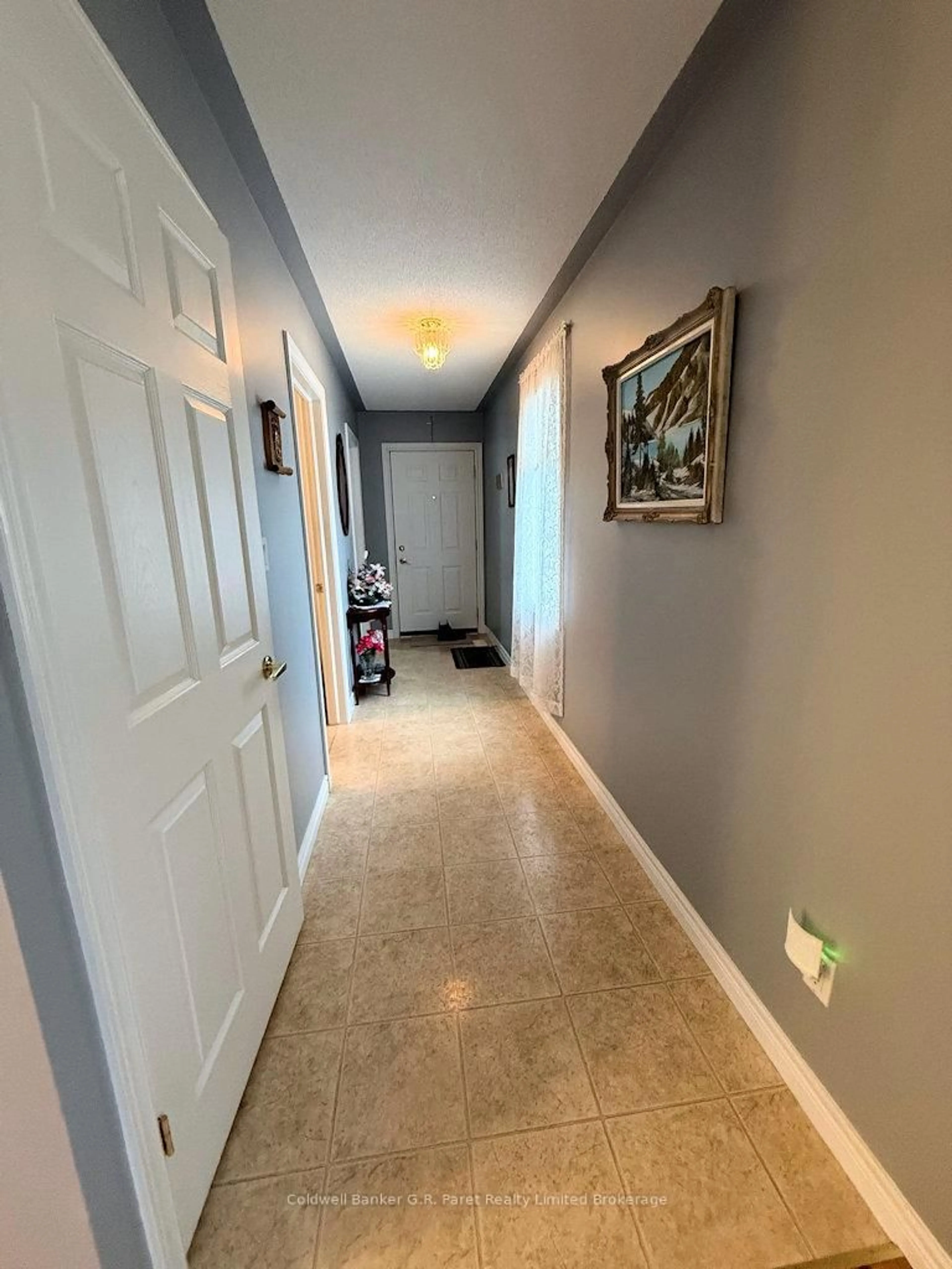 Indoor entryway for 224 Baldwin St, Tillsonburg Ontario N4G 5W3
