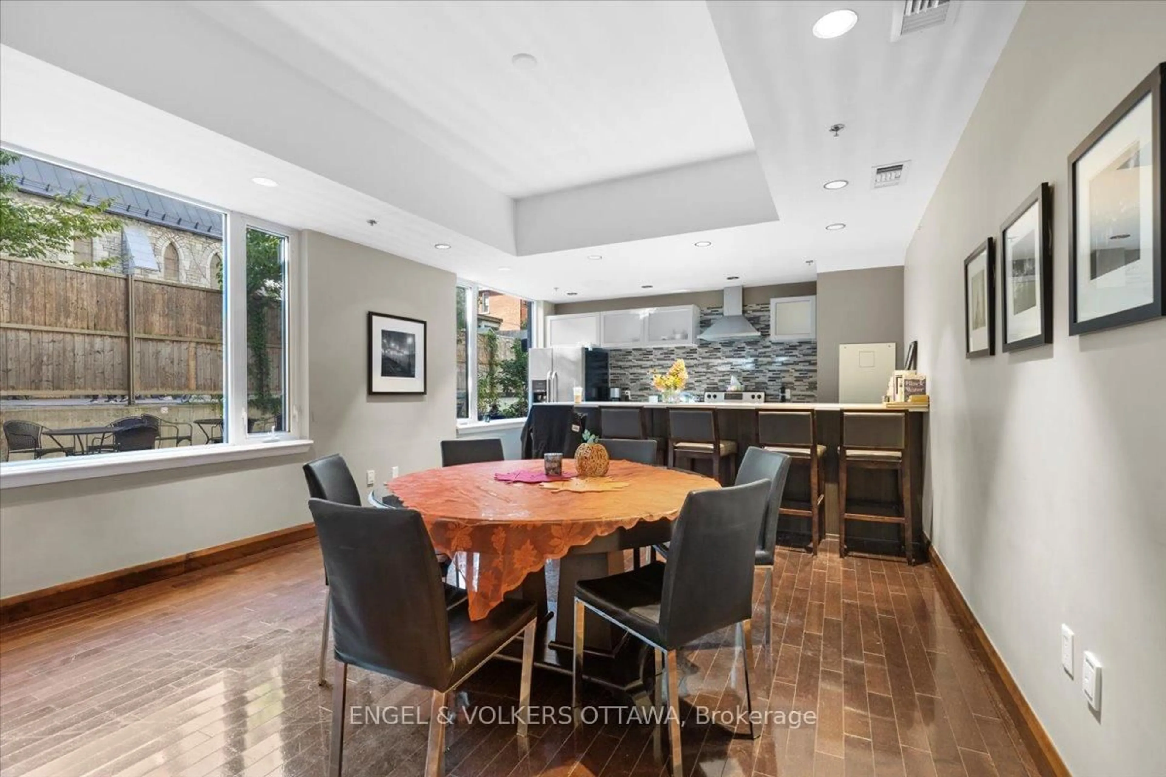 Unknown for 238 Besserer St #213, Ottawa Ontario K1N 6B1