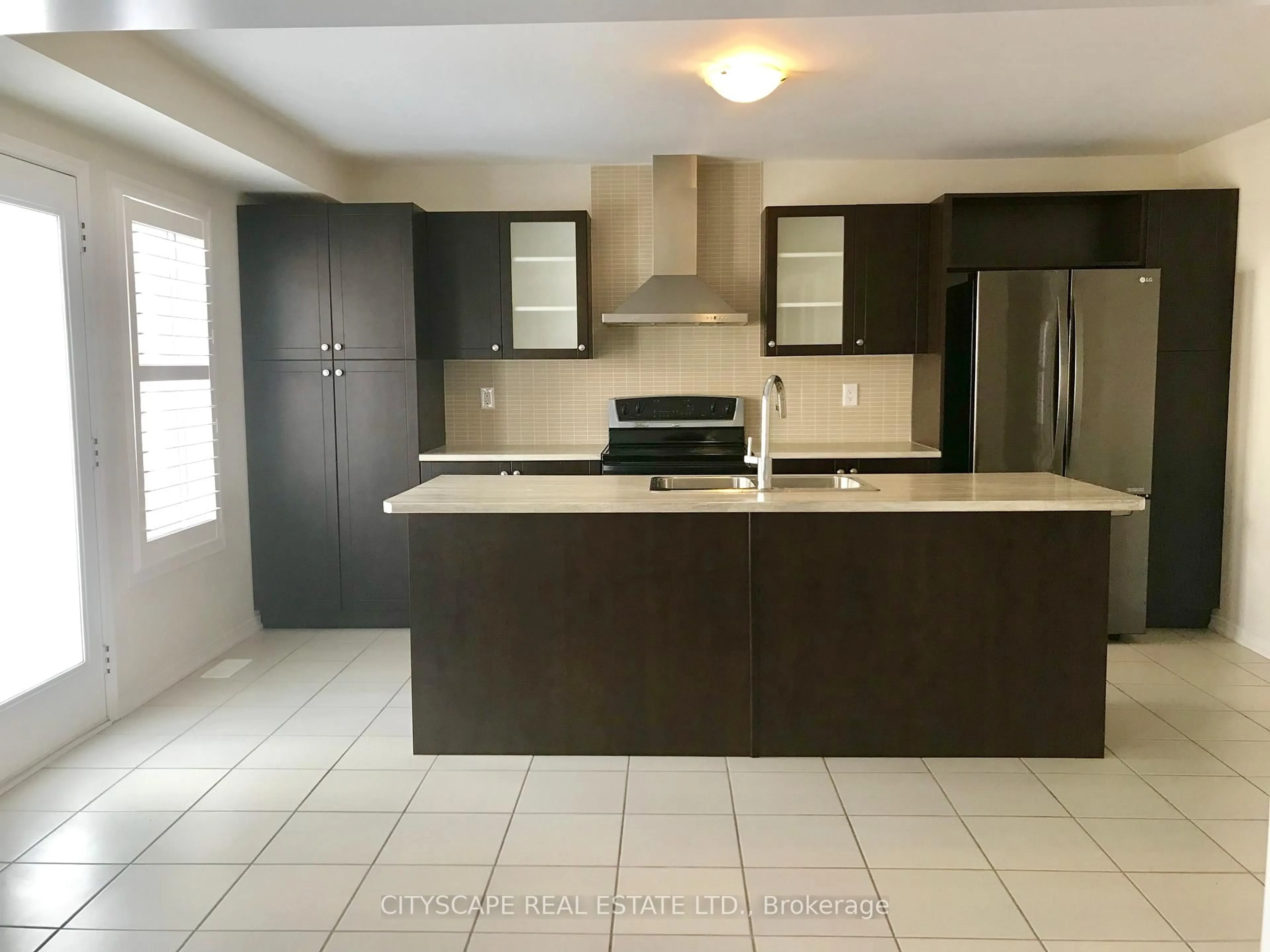 Open concept kitchen, ceramic/tile floor for 8600 Sweet Chestnut Dr, Niagara Falls Ontario L2H 2Y6