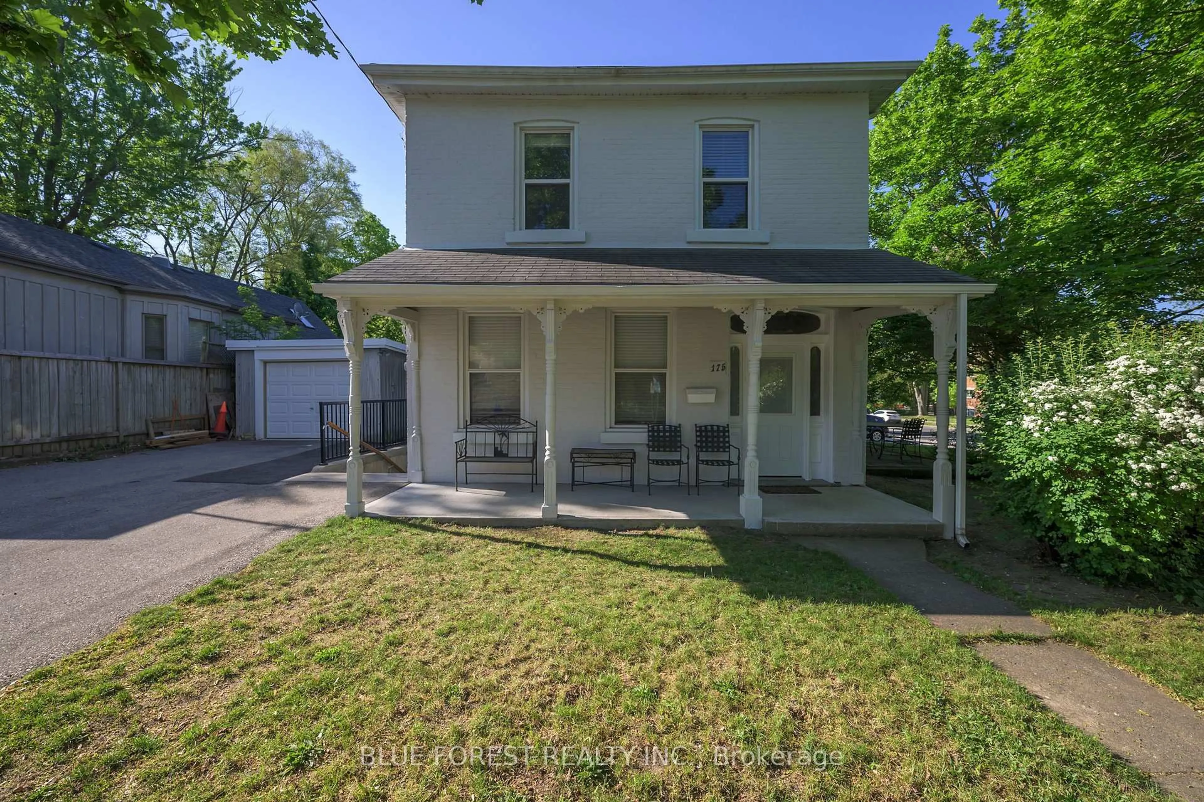 A pic from outside/outdoor area/front of a property/back of a property/a pic from drone, street for 175 Sydenham St, London East Ontario N6A 1W2