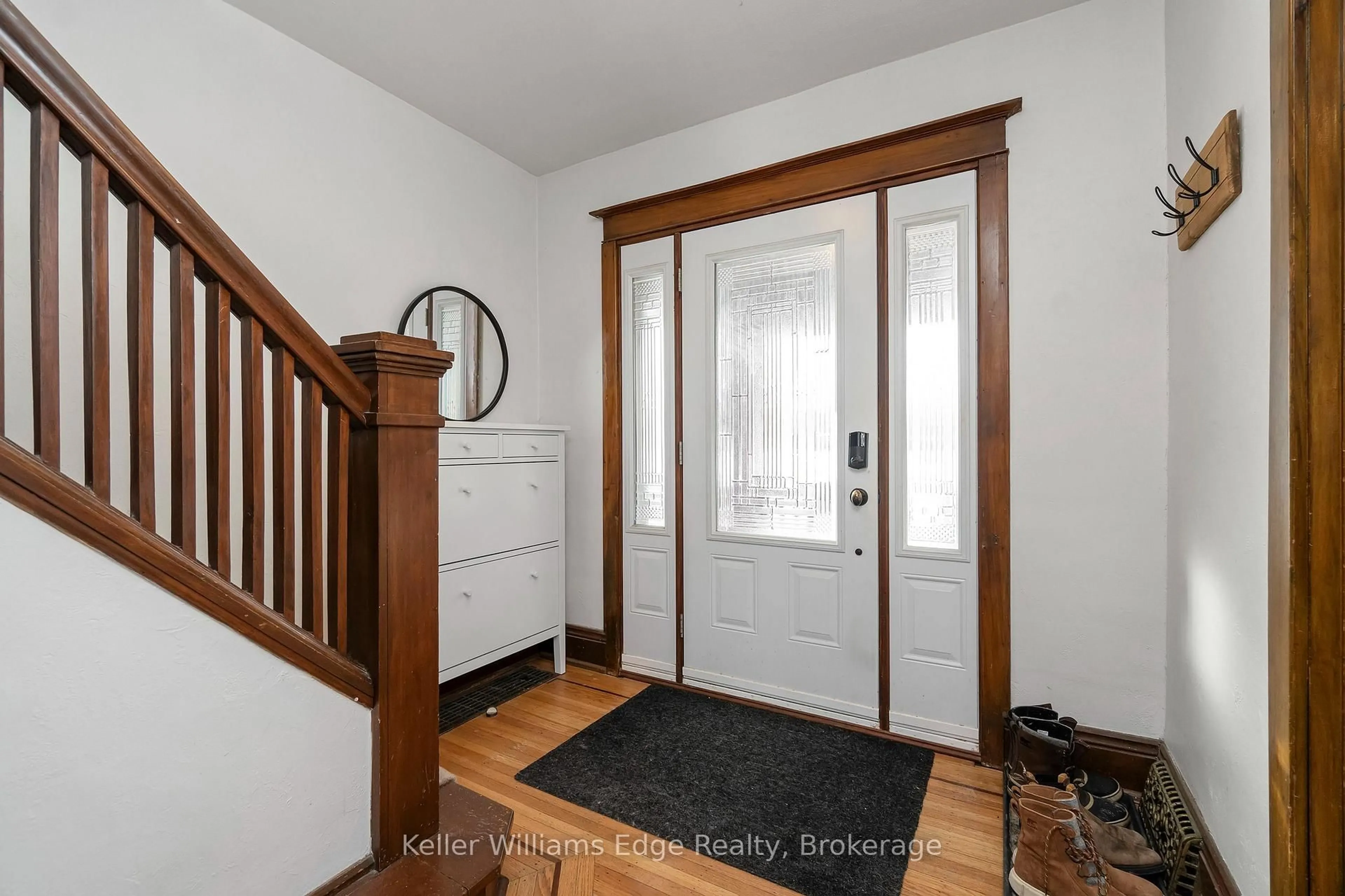 Indoor entryway for 37 Wexford Ave, Hamilton Ontario L8K 2N5