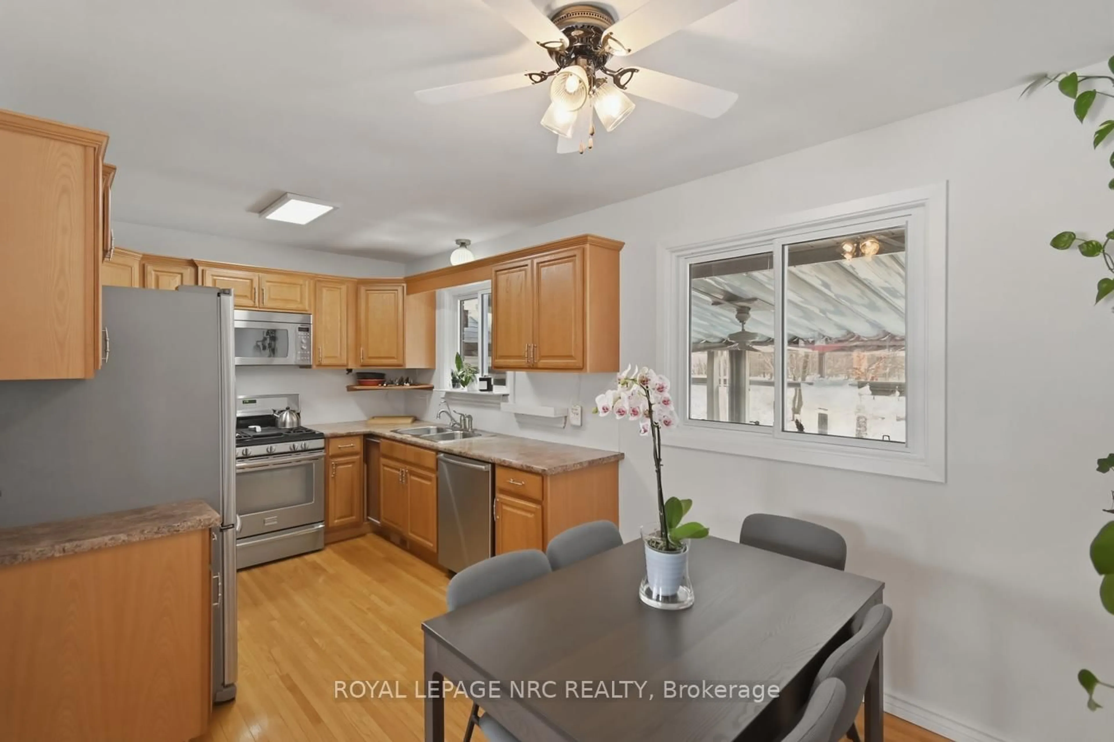 Open concept kitchen, ceramic/tile floor for 14 Terrace Ave, Welland Ontario L3C 2C4