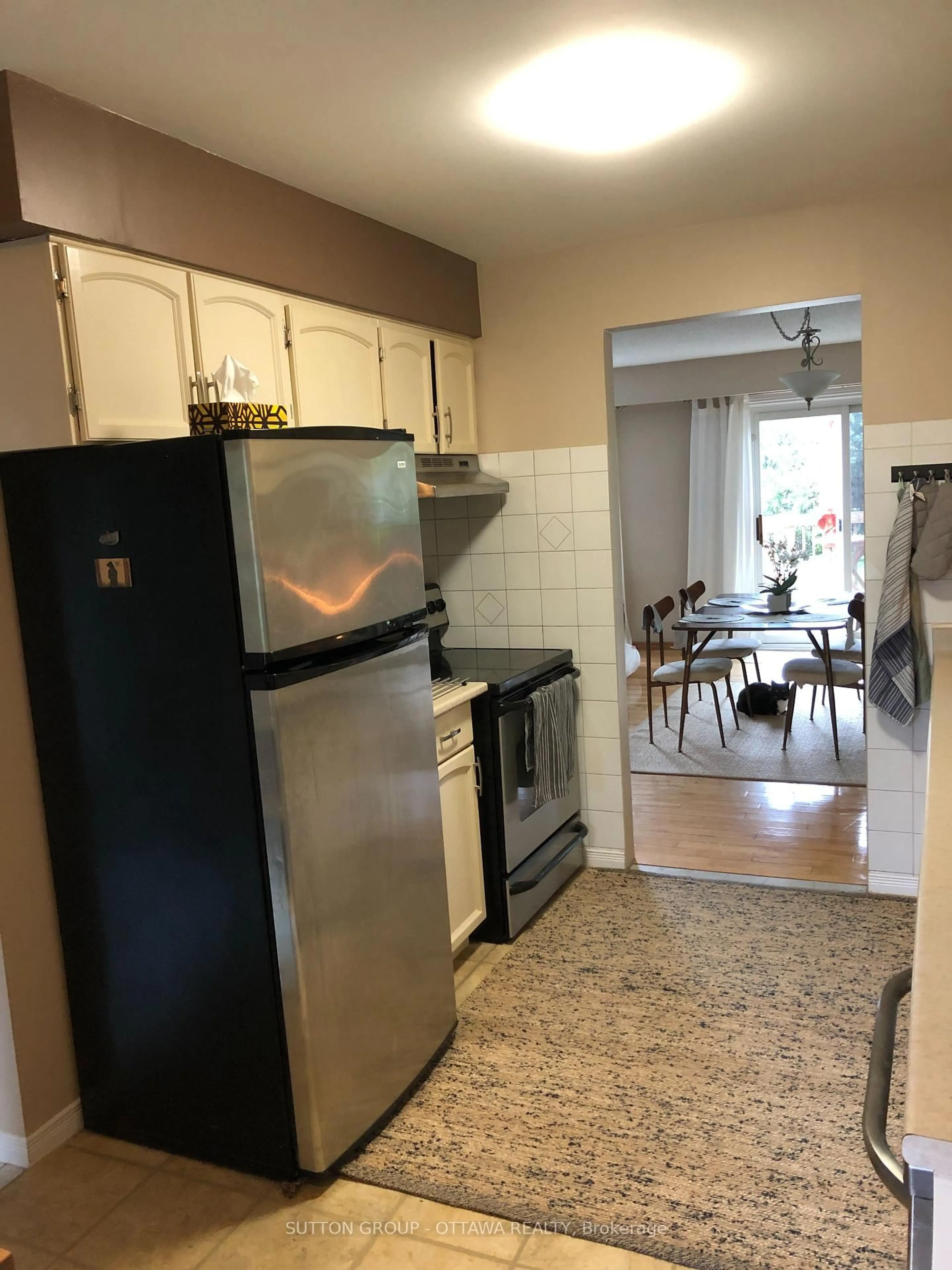 Standard kitchen, unknown for 1713 Stoneboat Cres, Ottawa Ontario K1C 1W7