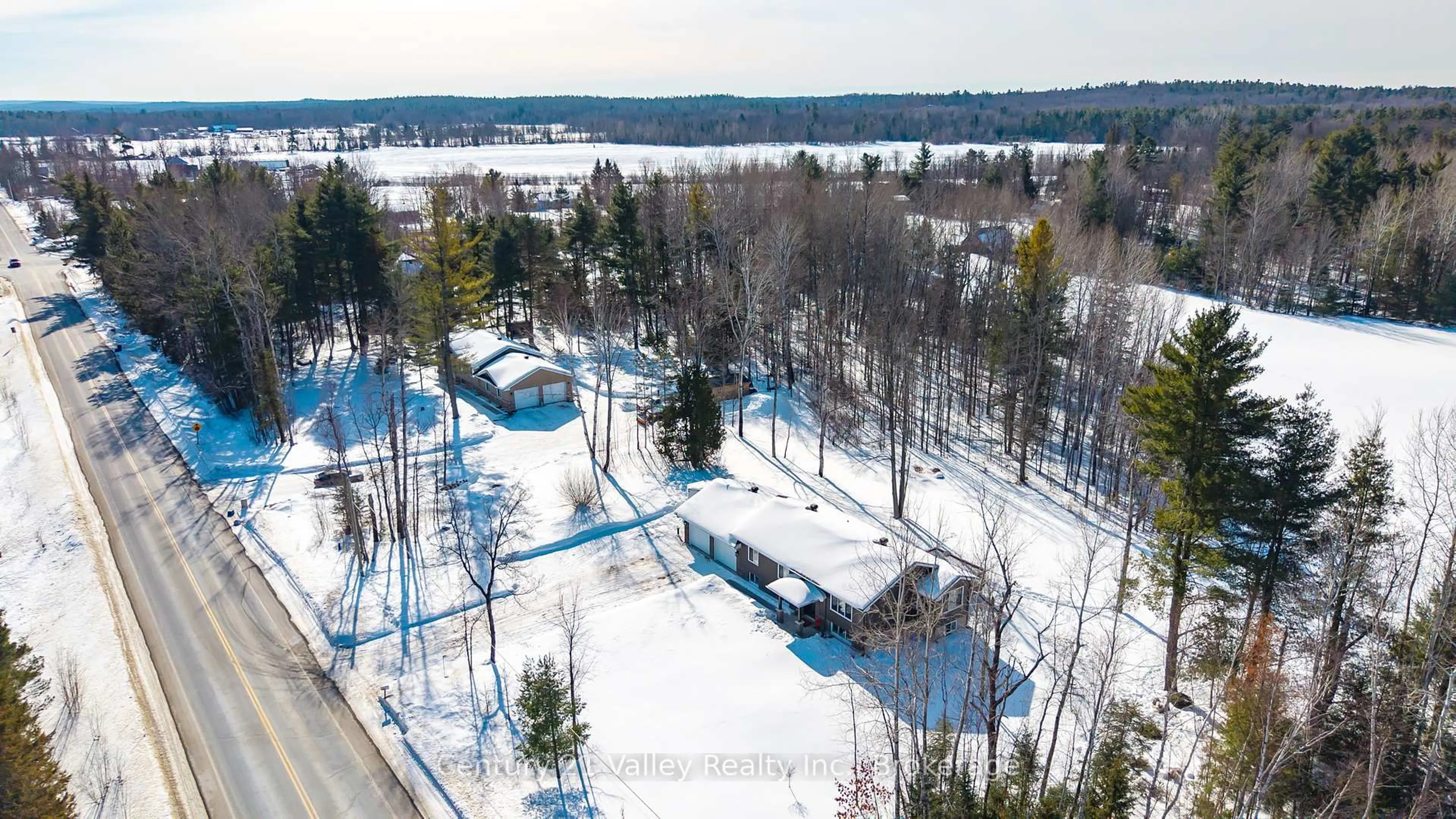 A pic from outside/outdoor area/front of a property/back of a property/a pic from drone, water/lake/river/ocean view for 543 Anderson Rd, Arnprior Ontario K7S 3G8