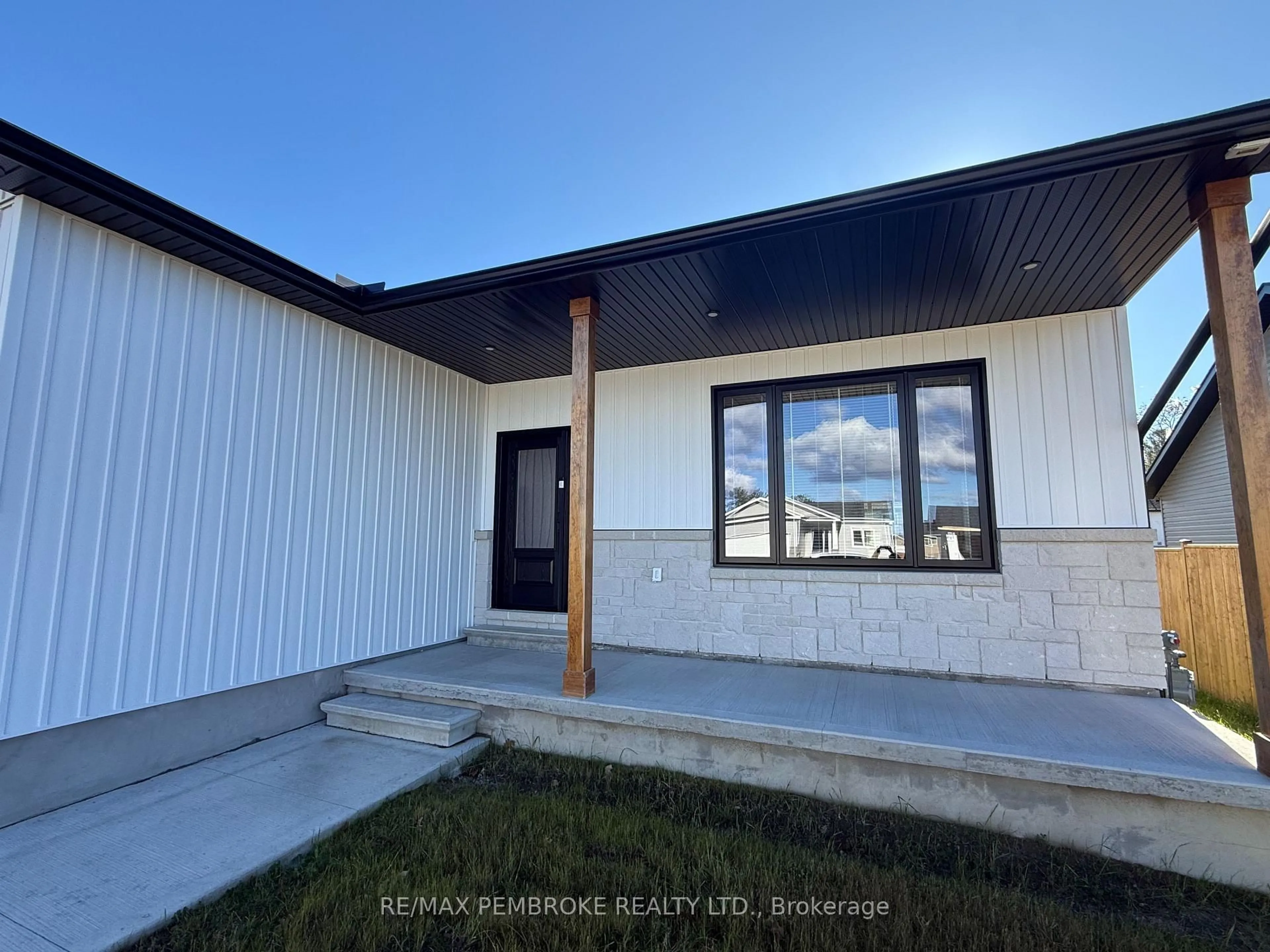 Unknown for 18 Durant St, Petawawa Ontario K8H 0G2