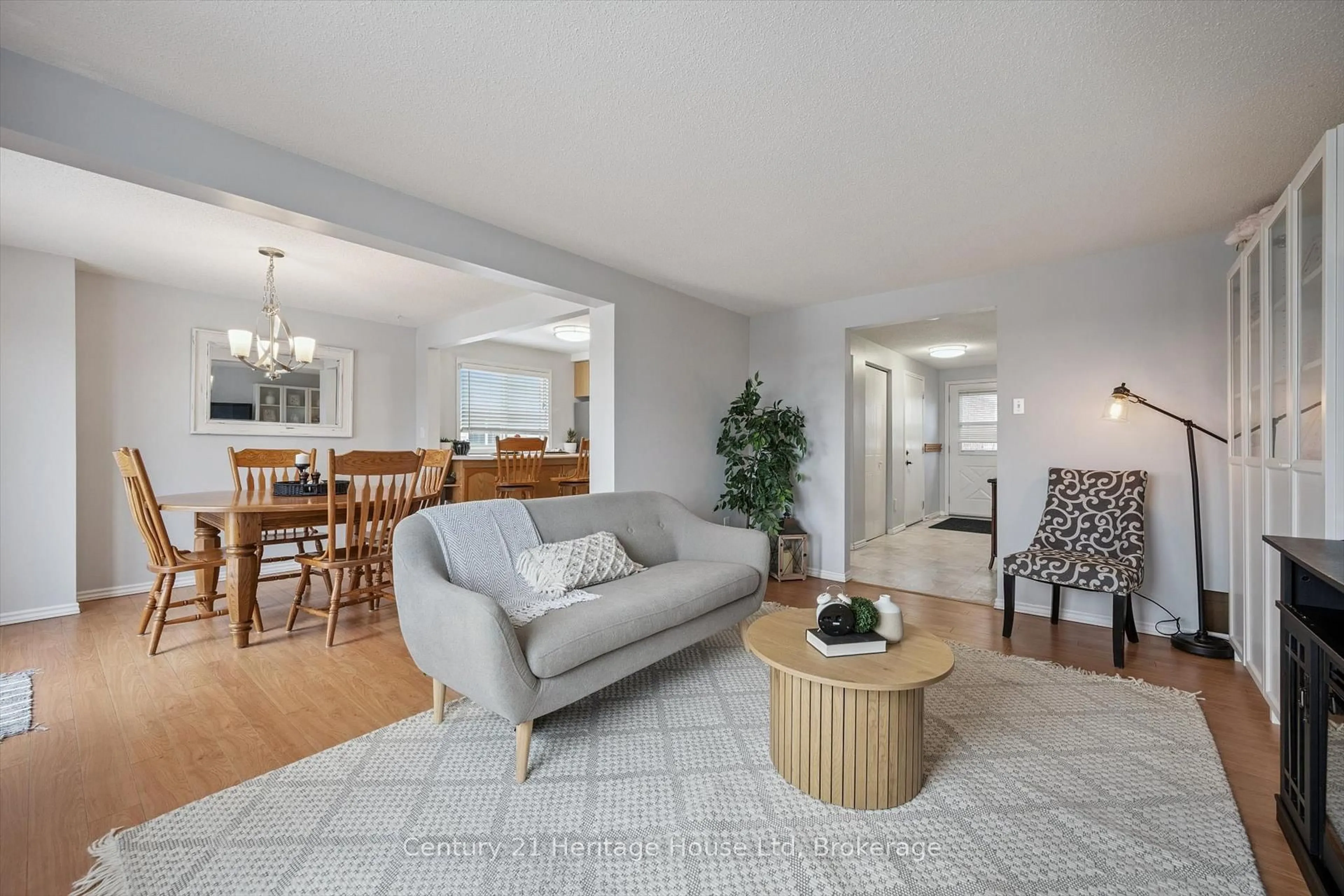 Living room with furniture, unknown for 425 Misty Cres, Kitchener Ontario N2B 3V7