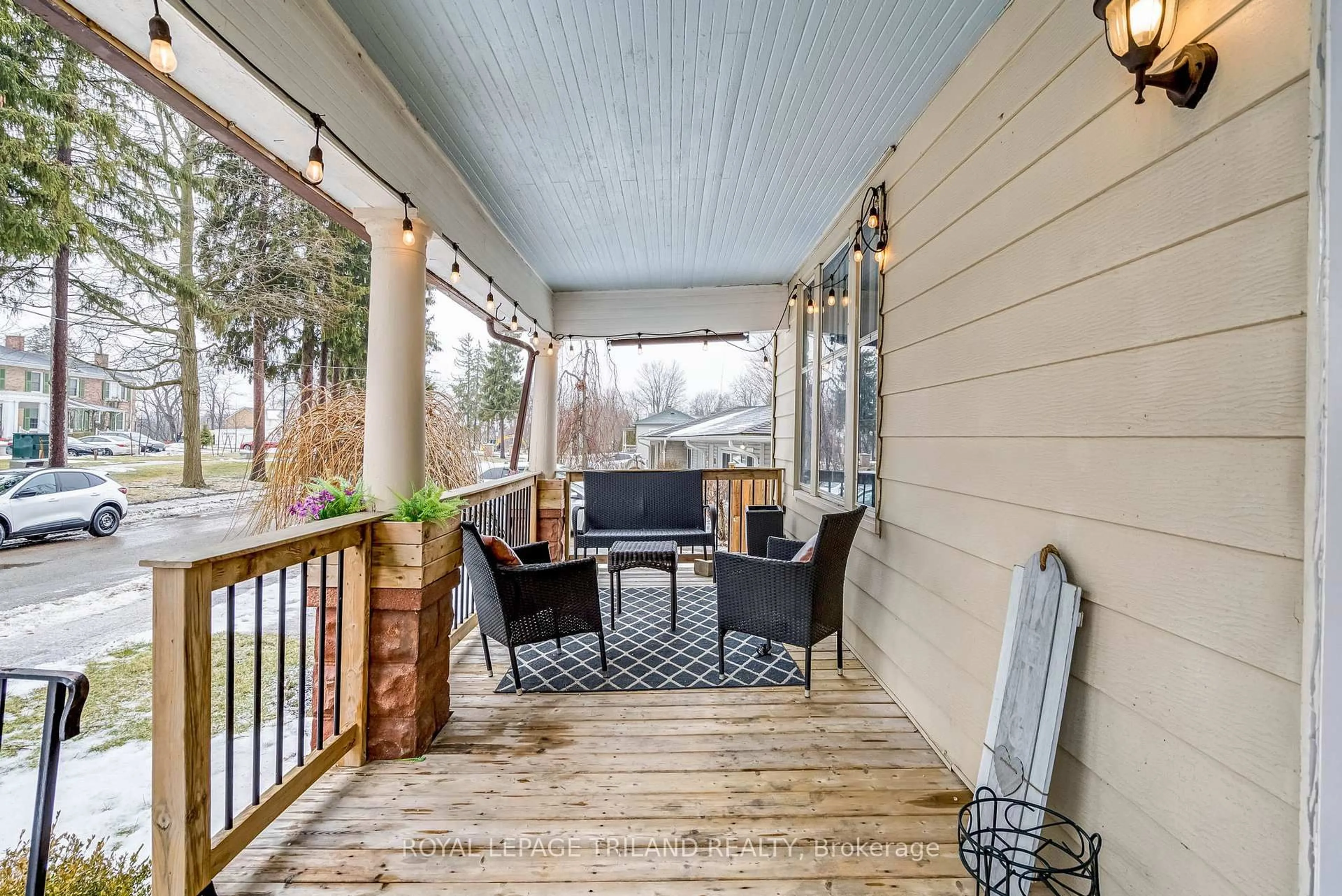 Patio, street for 72 Walnut St, St. Thomas Ontario N5R 2Y9