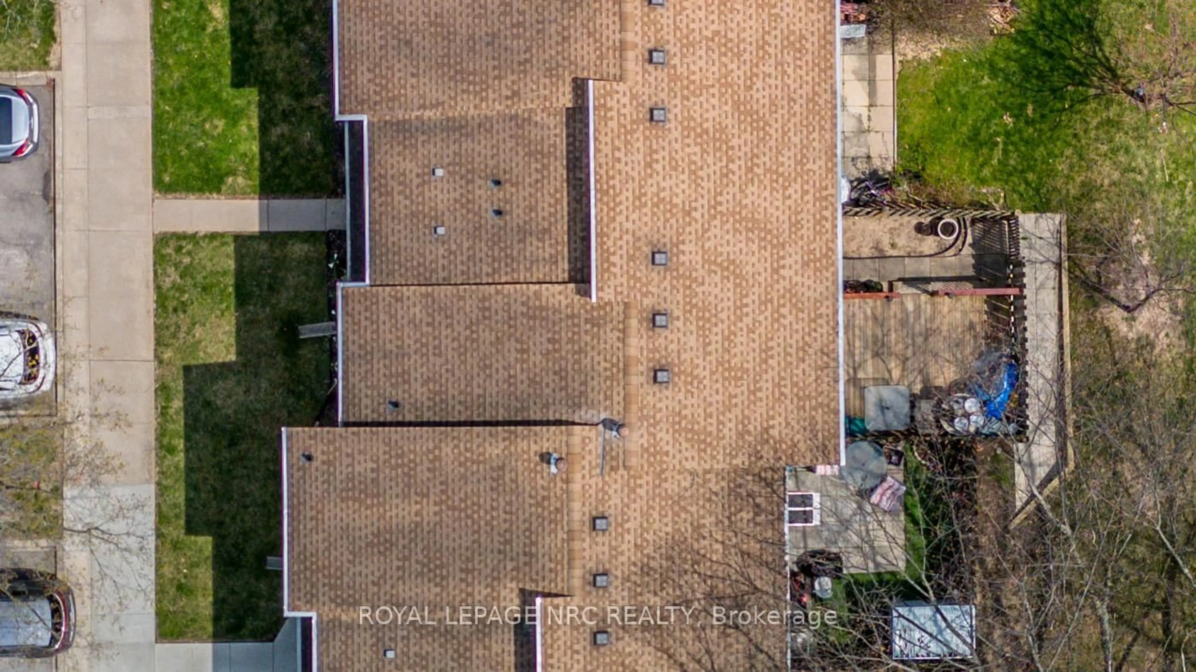 A pic from outside/outdoor area/front of a property/back of a property/a pic from drone, building for 64 FORSTER St #14, St. Catharines Ontario L2N 6T5