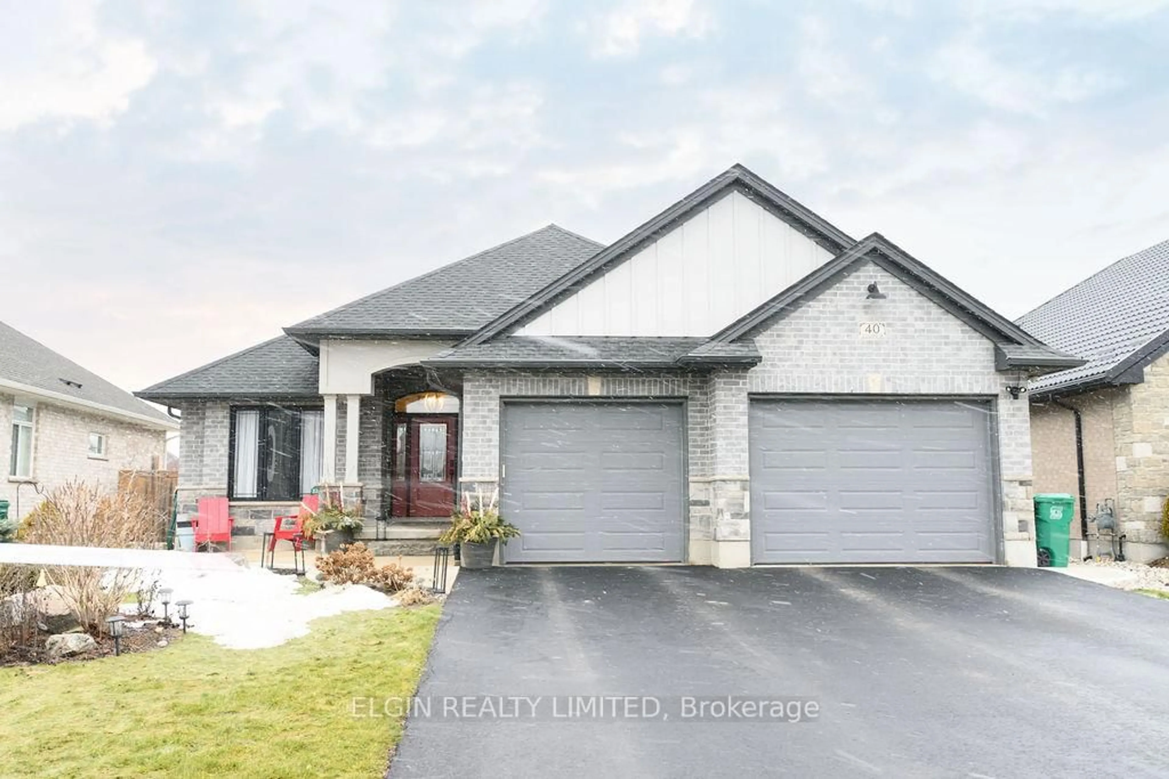 Home with brick exterior material, street for 40 Glengariff Dr, Southwold Ontario N5P 3T2