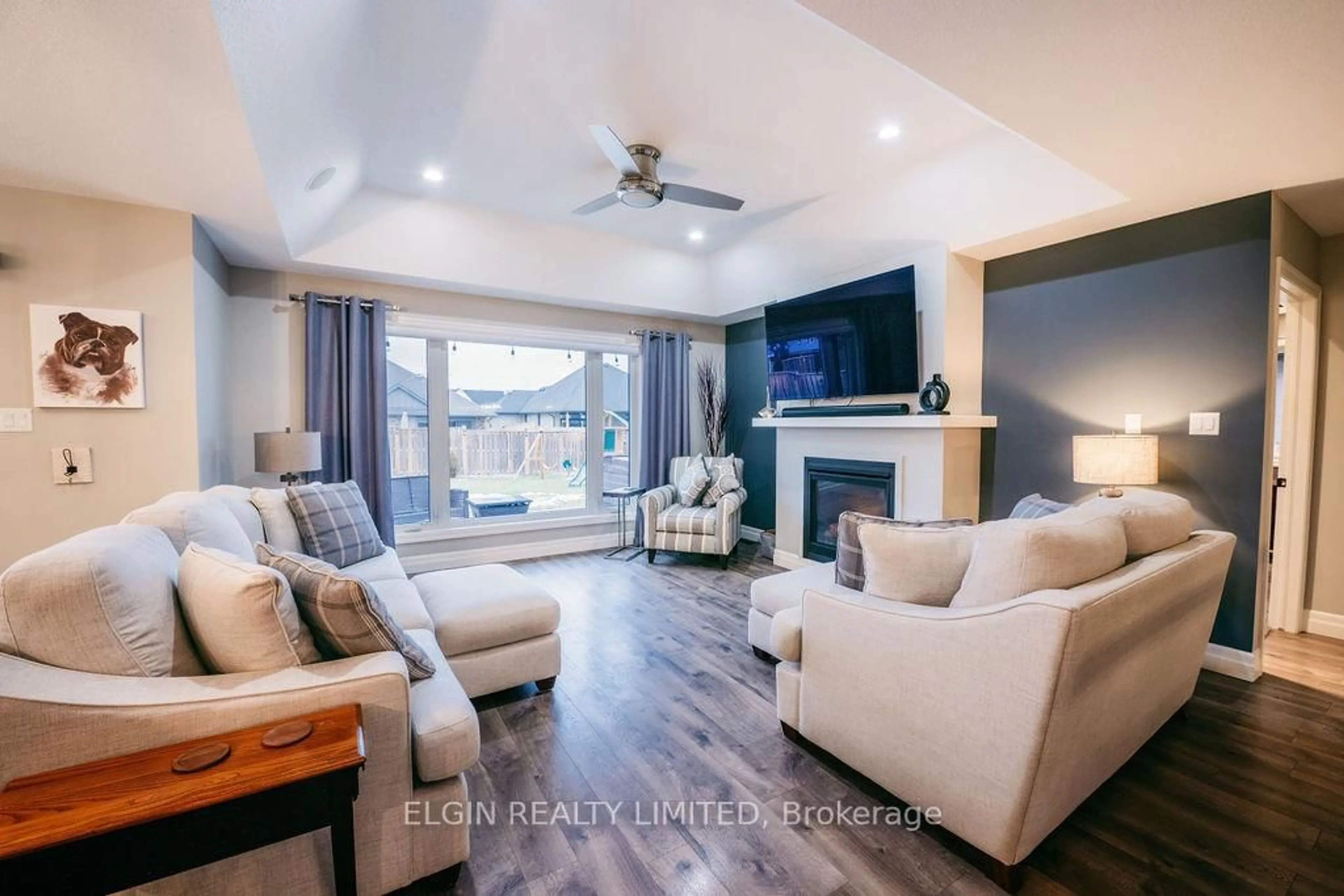 Living room with furniture, unknown for 40 Glengariff Dr, Southwold Ontario N5P 3T2