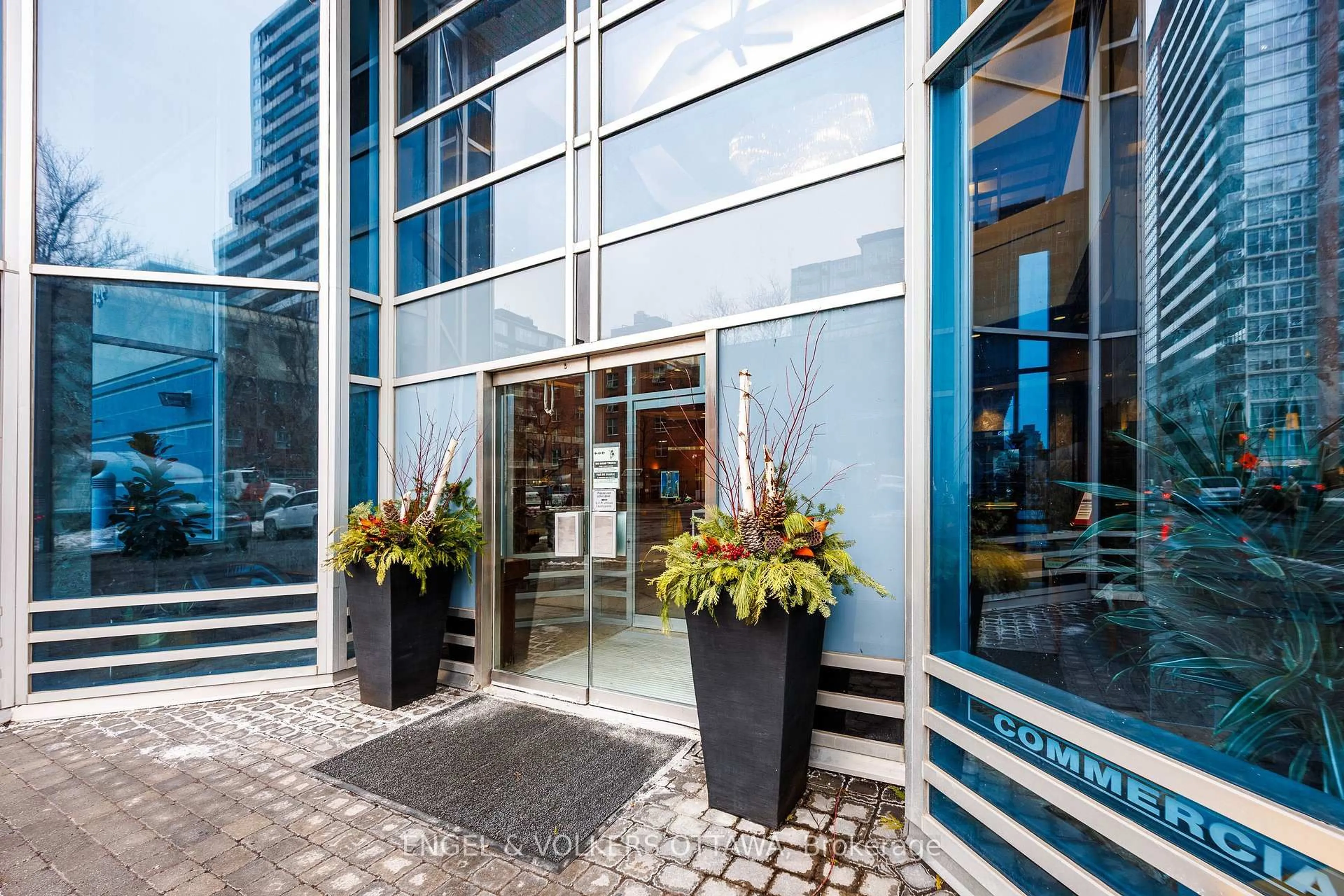 Indoor foyer for 160 George St #2404, Ottawa Ontario K1N 9M2