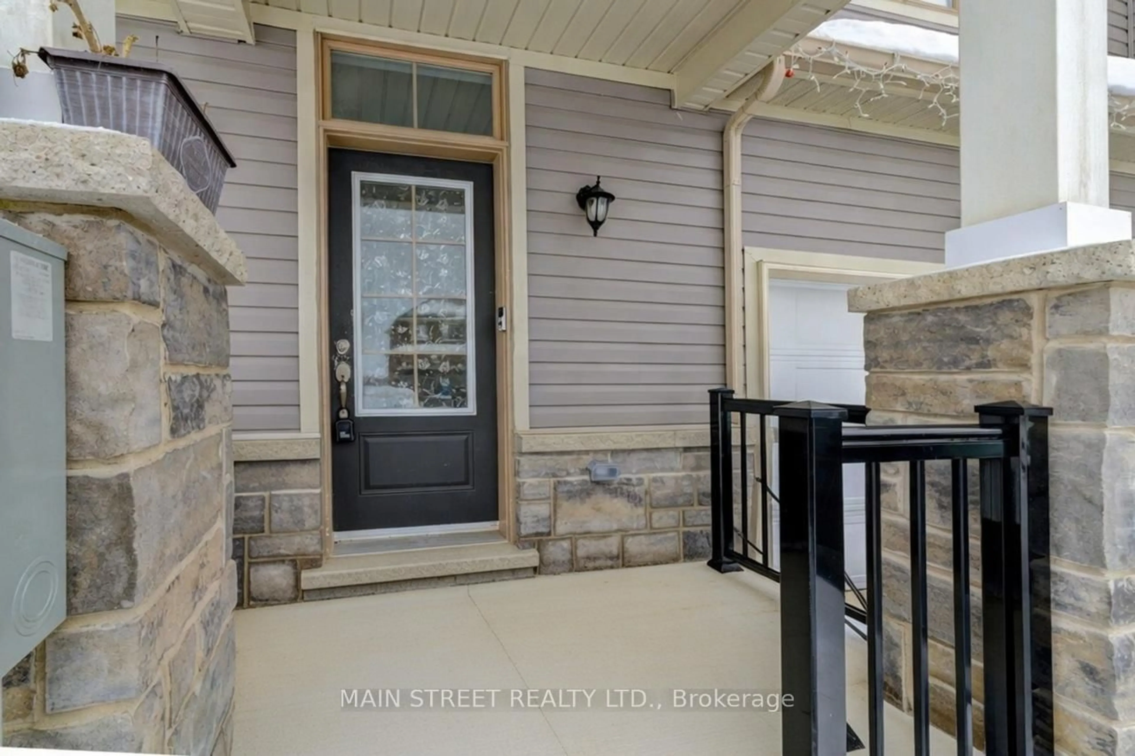 Indoor entryway for 31 Mackenzie St, Southgate Ontario N0C 1B0