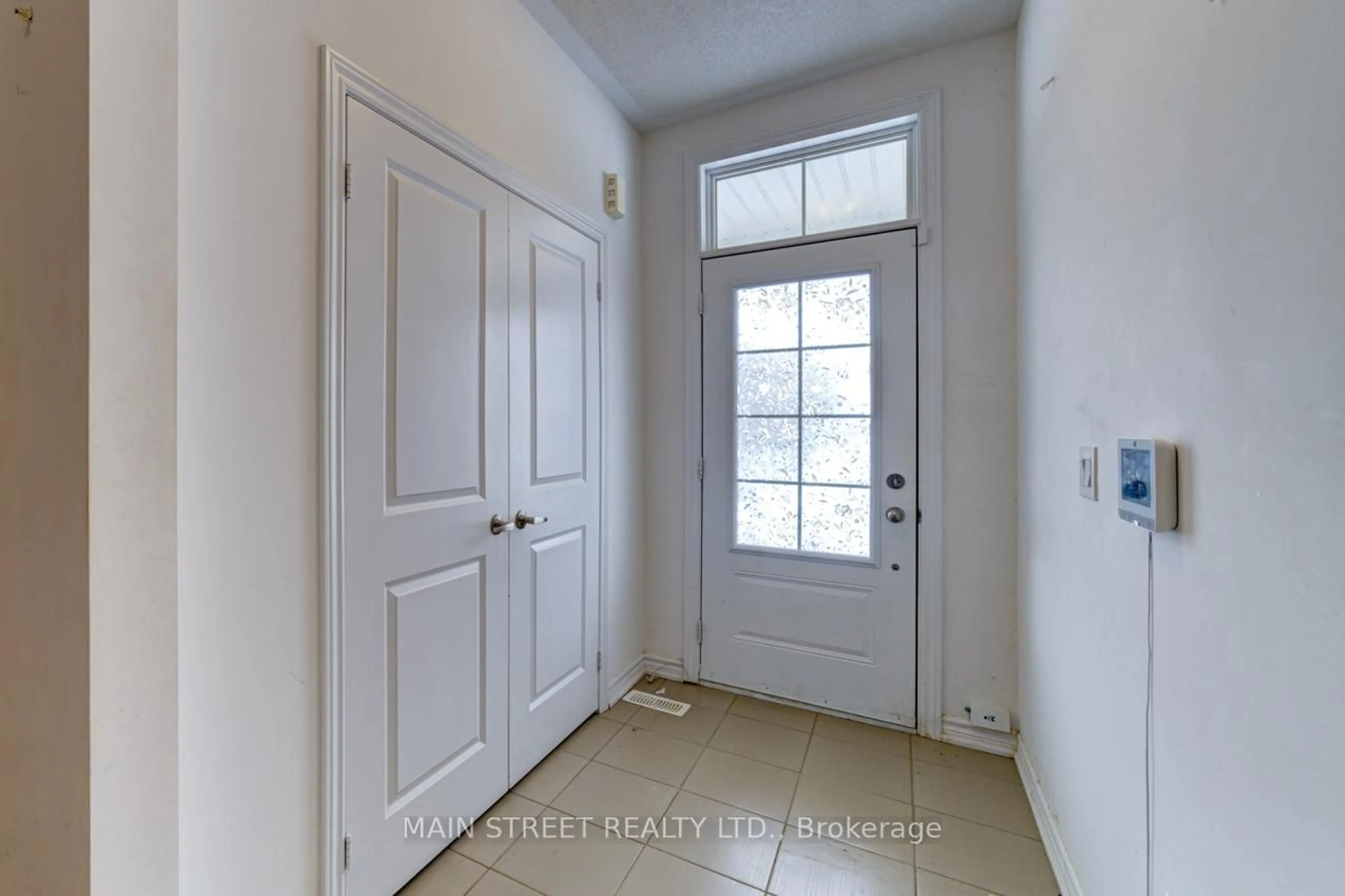 Indoor entryway for 31 Mackenzie St, Southgate Ontario N0C 1B0