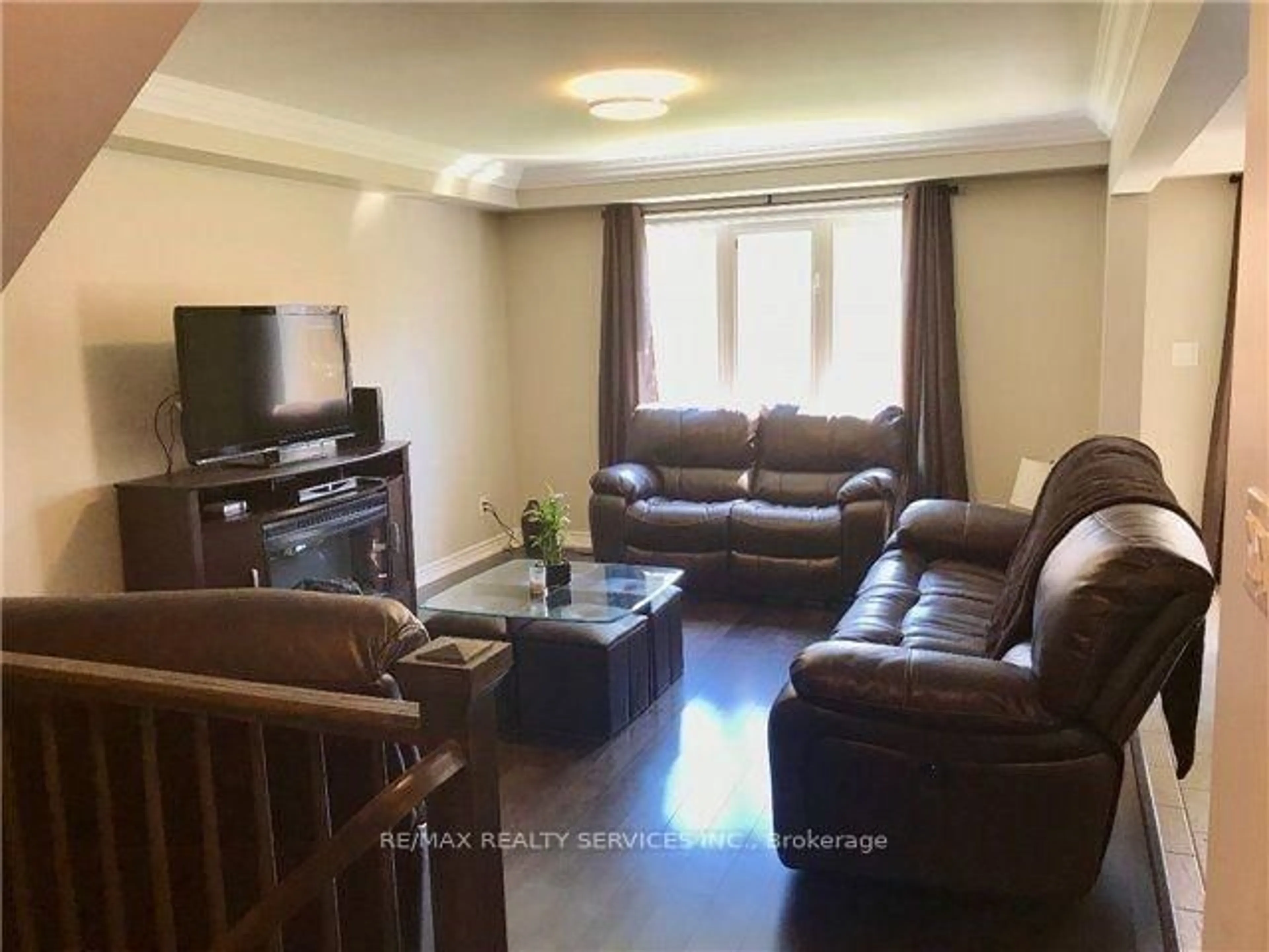 Living room with furniture, wood/laminate floor for 198 Winterberry Blvd, Thorold Ontario L2V 0C2