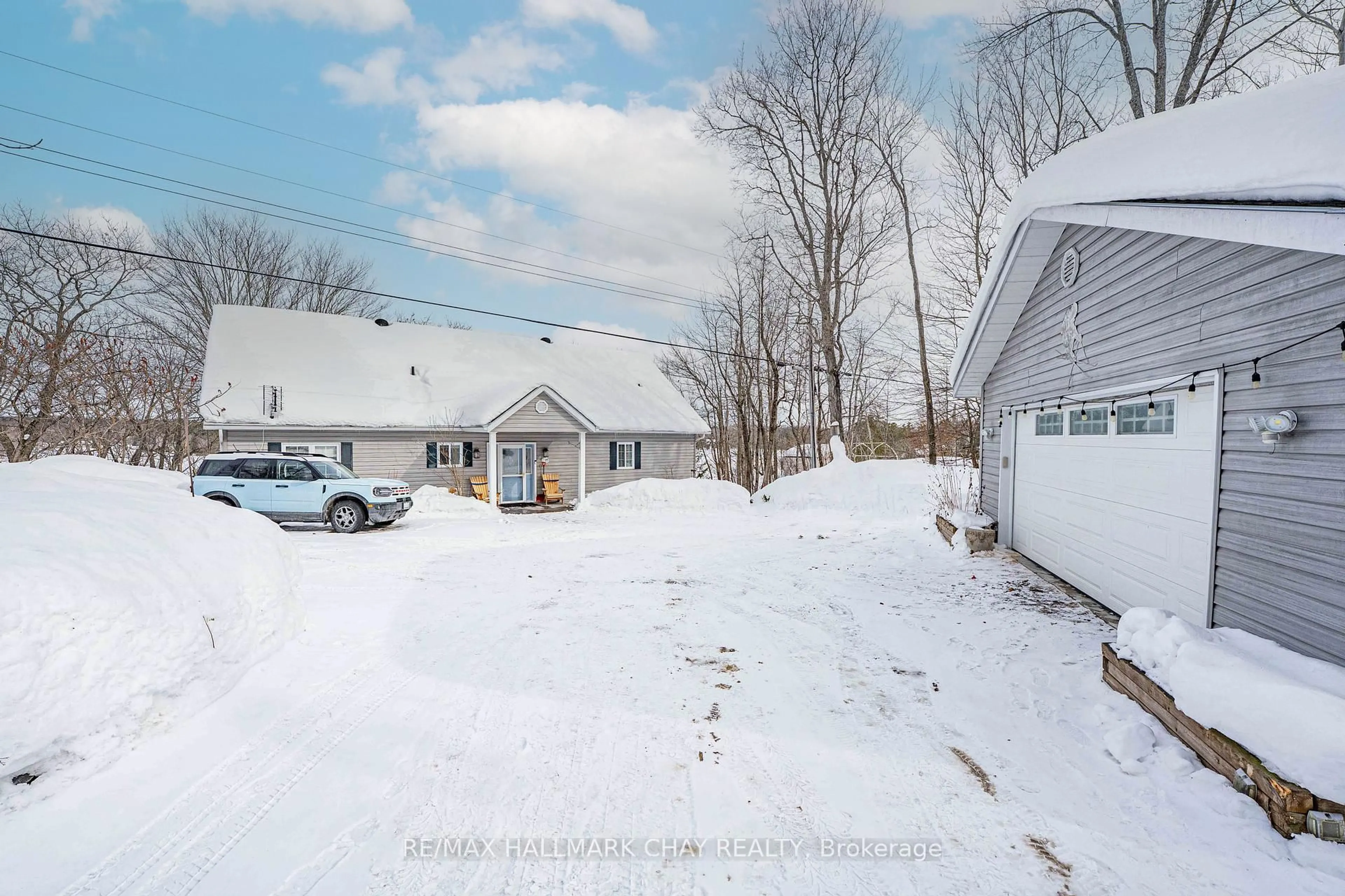 A pic from outside/outdoor area/front of a property/back of a property/a pic from drone, street for 137 Pickerel Point Rd, Georgian Bay Ontario L0K 1S0