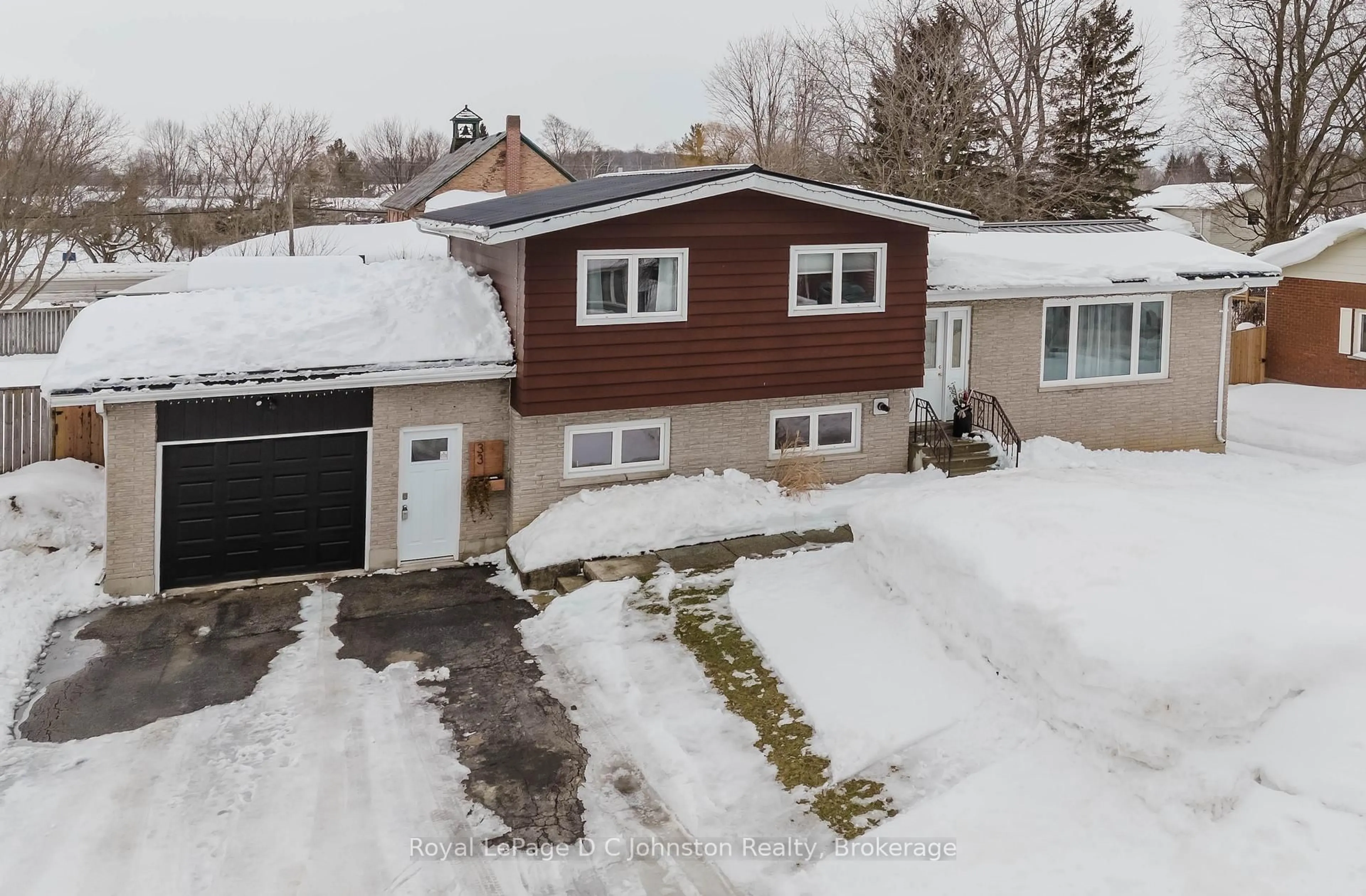 A pic from outside/outdoor area/front of a property/back of a property/a pic from drone, street for 33 ALICE St, South Bruce Peninsula Ontario N0H 1A0