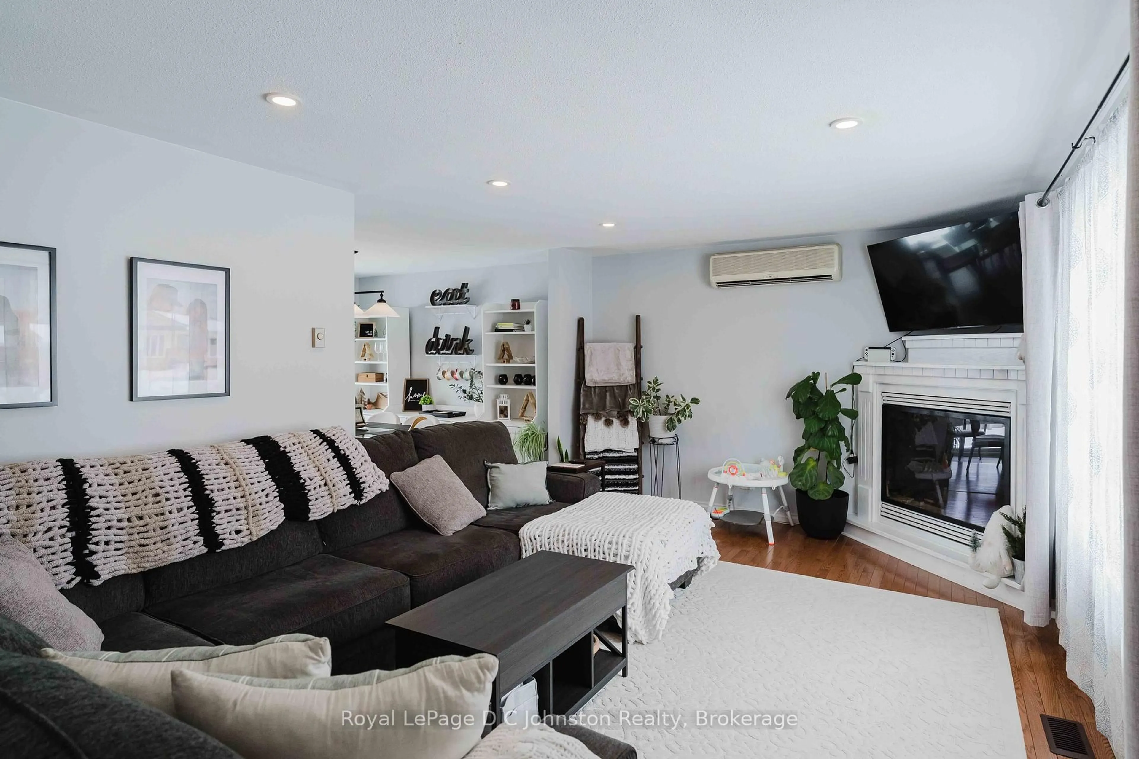 Living room with furniture, unknown for 33 ALICE St, South Bruce Peninsula Ontario N0H 1A0