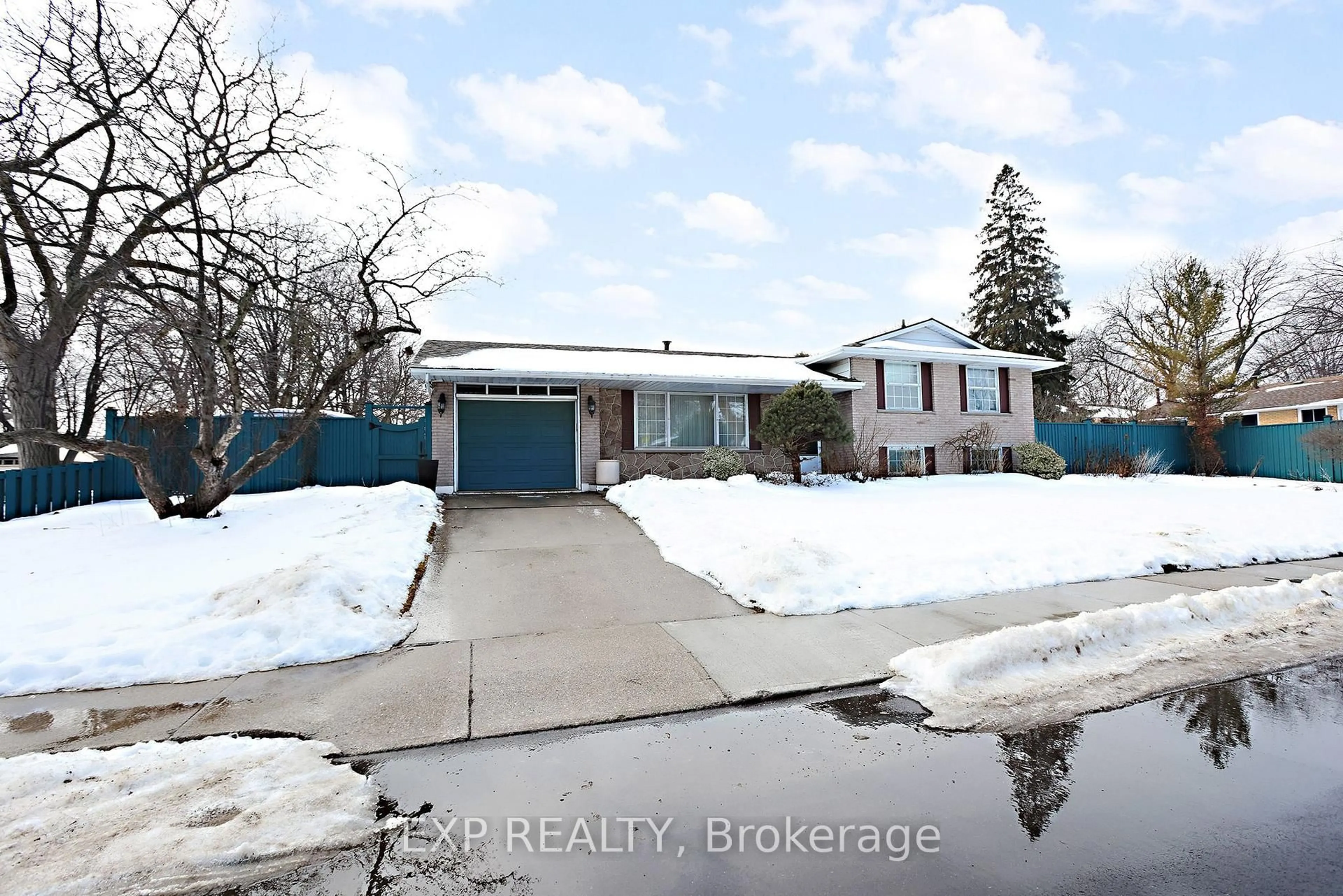 A pic from outside/outdoor area/front of a property/back of a property/a pic from drone, street for 1 Miami Dr, Hamilton Ontario L9C 2K2