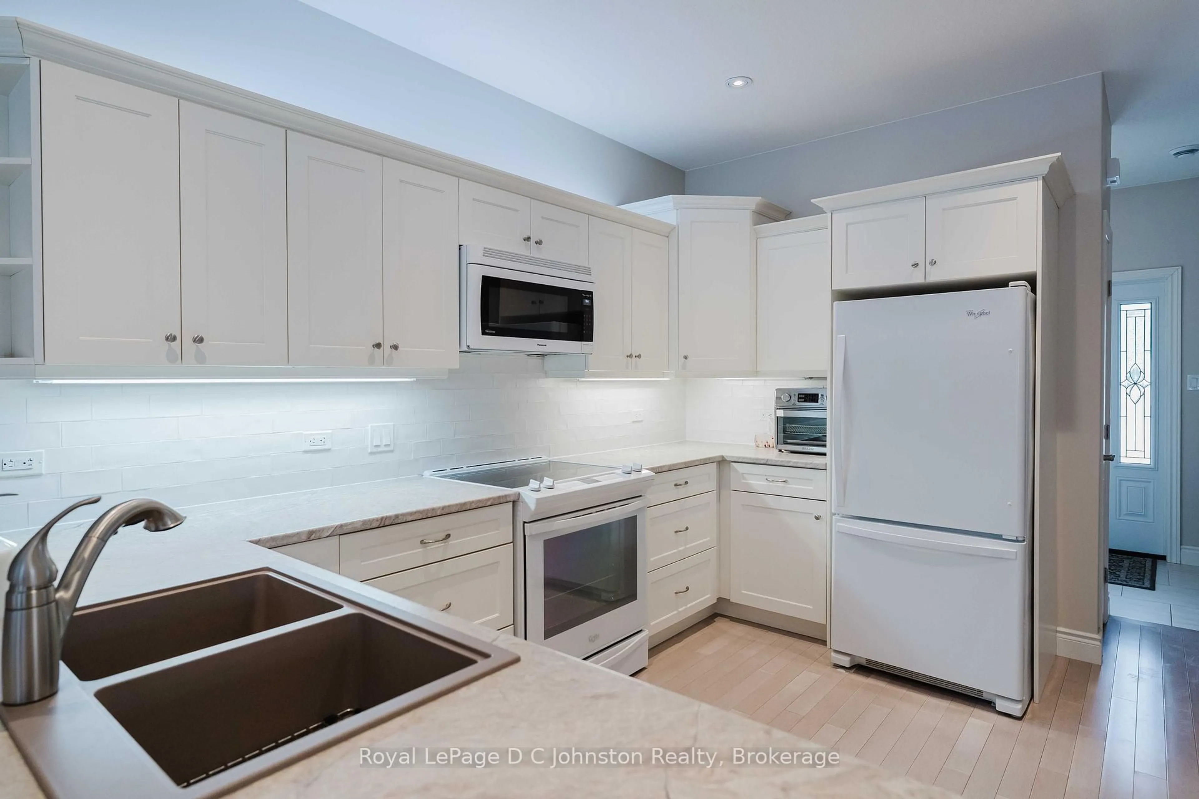 Standard kitchen, ceramic/tile floor for 228 Grey St, Saugeen Shores Ontario N0H 2L0