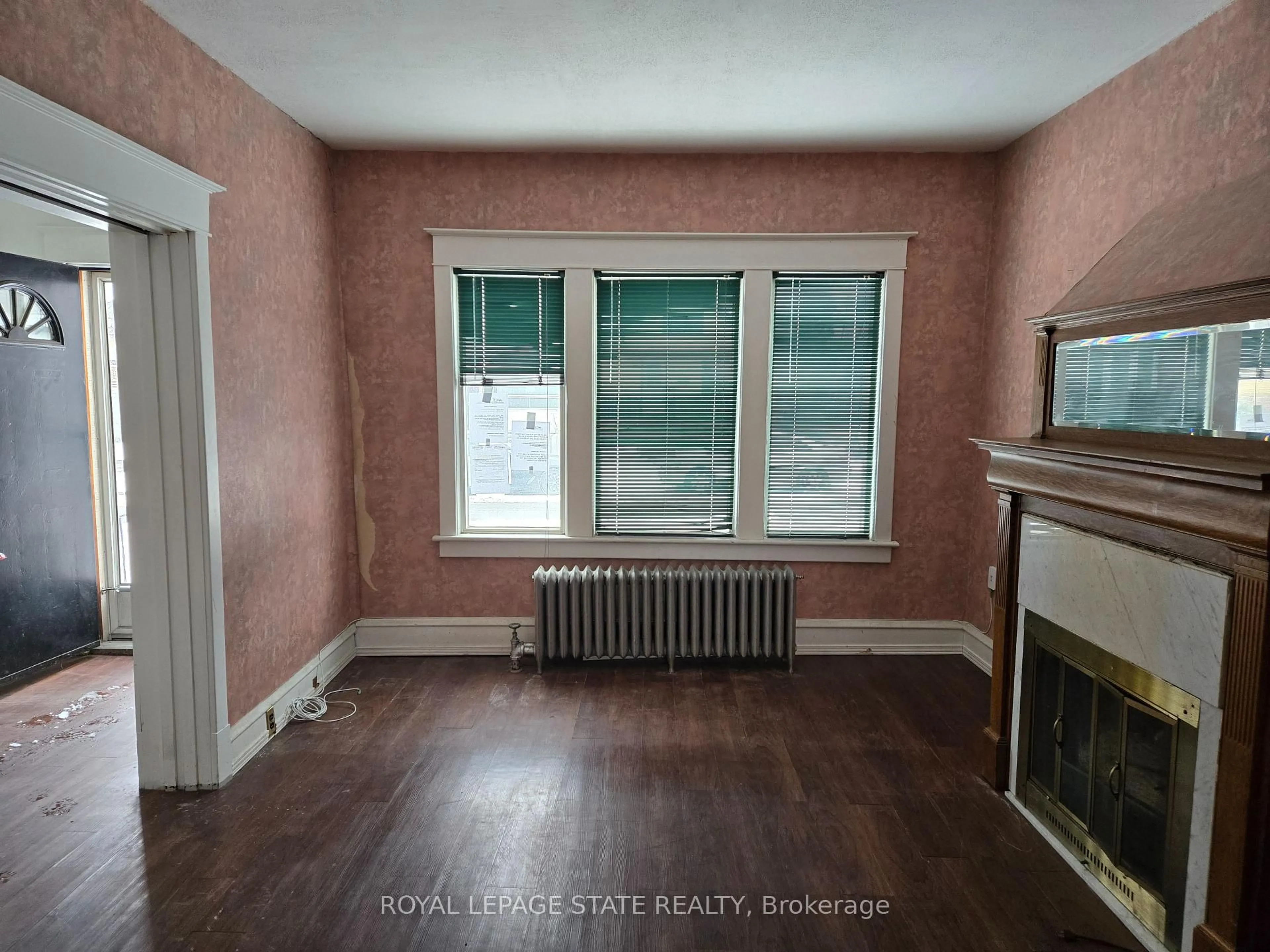 A pic of a room for 111 Park Row, Hamilton Ontario L8H 4E5