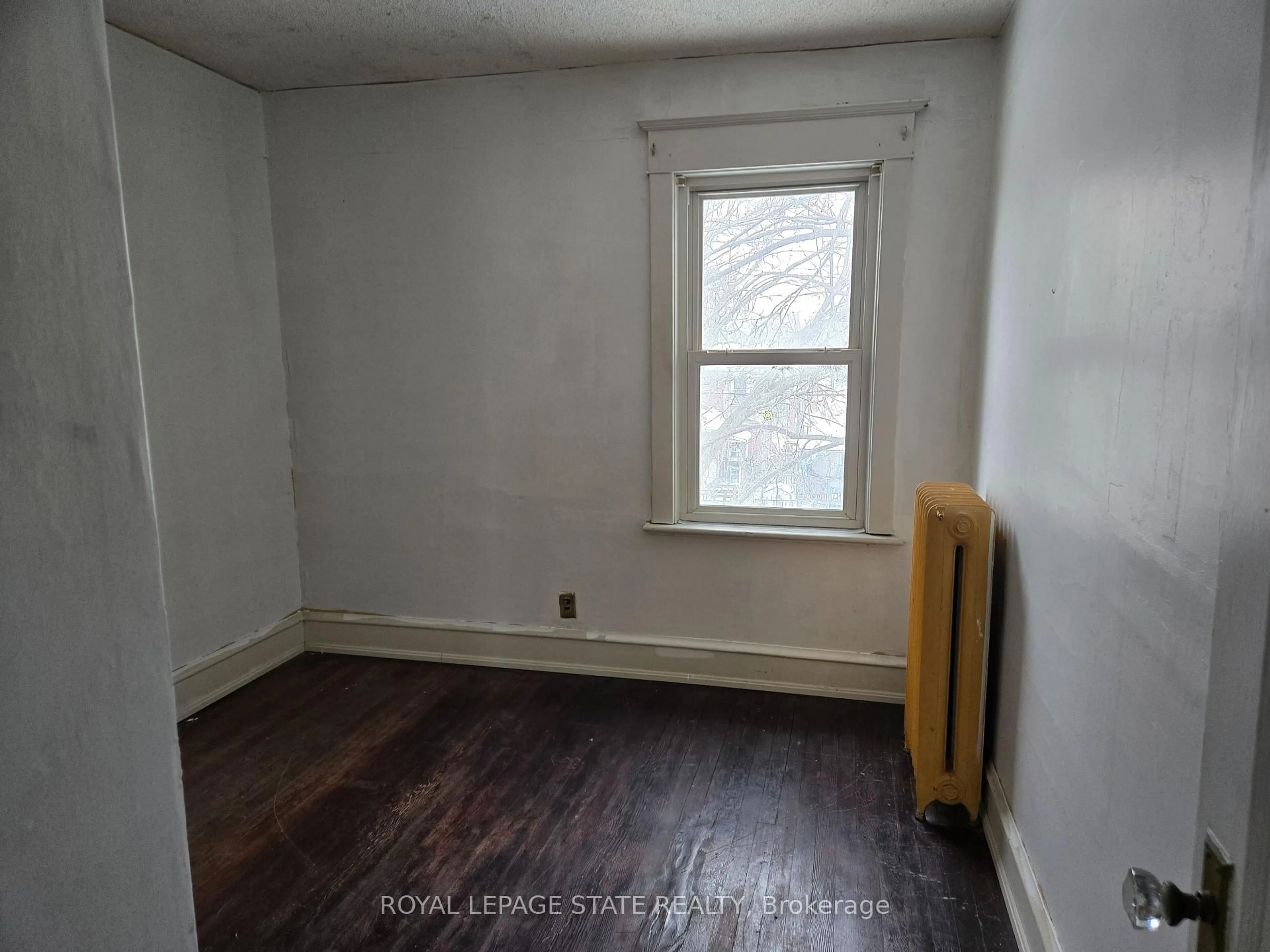A pic of a room for 111 Park Row, Hamilton Ontario L8H 4E5