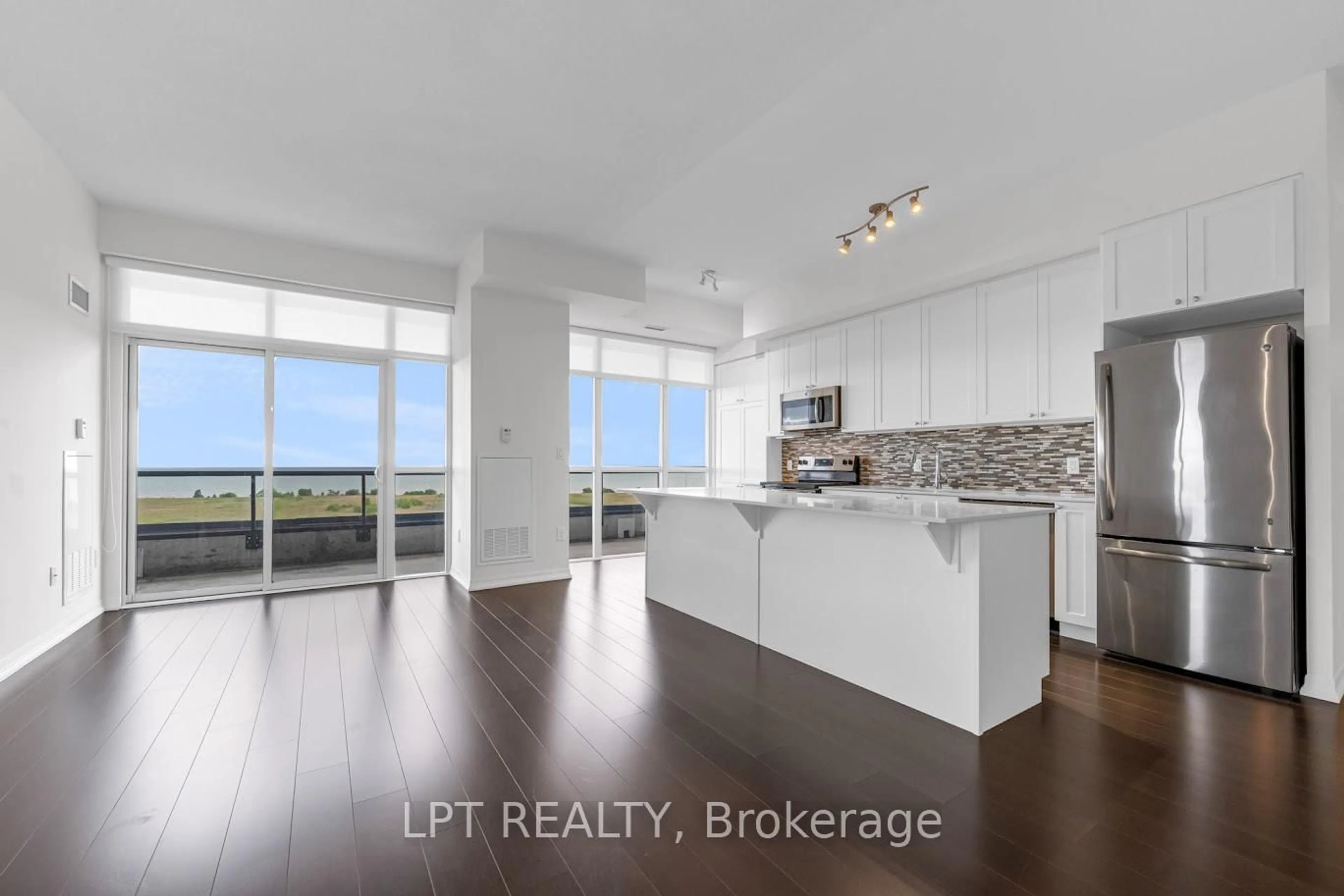 Open concept kitchen, unknown for 560 North Service Rd #901, Grimsby Ontario L3M 4E8