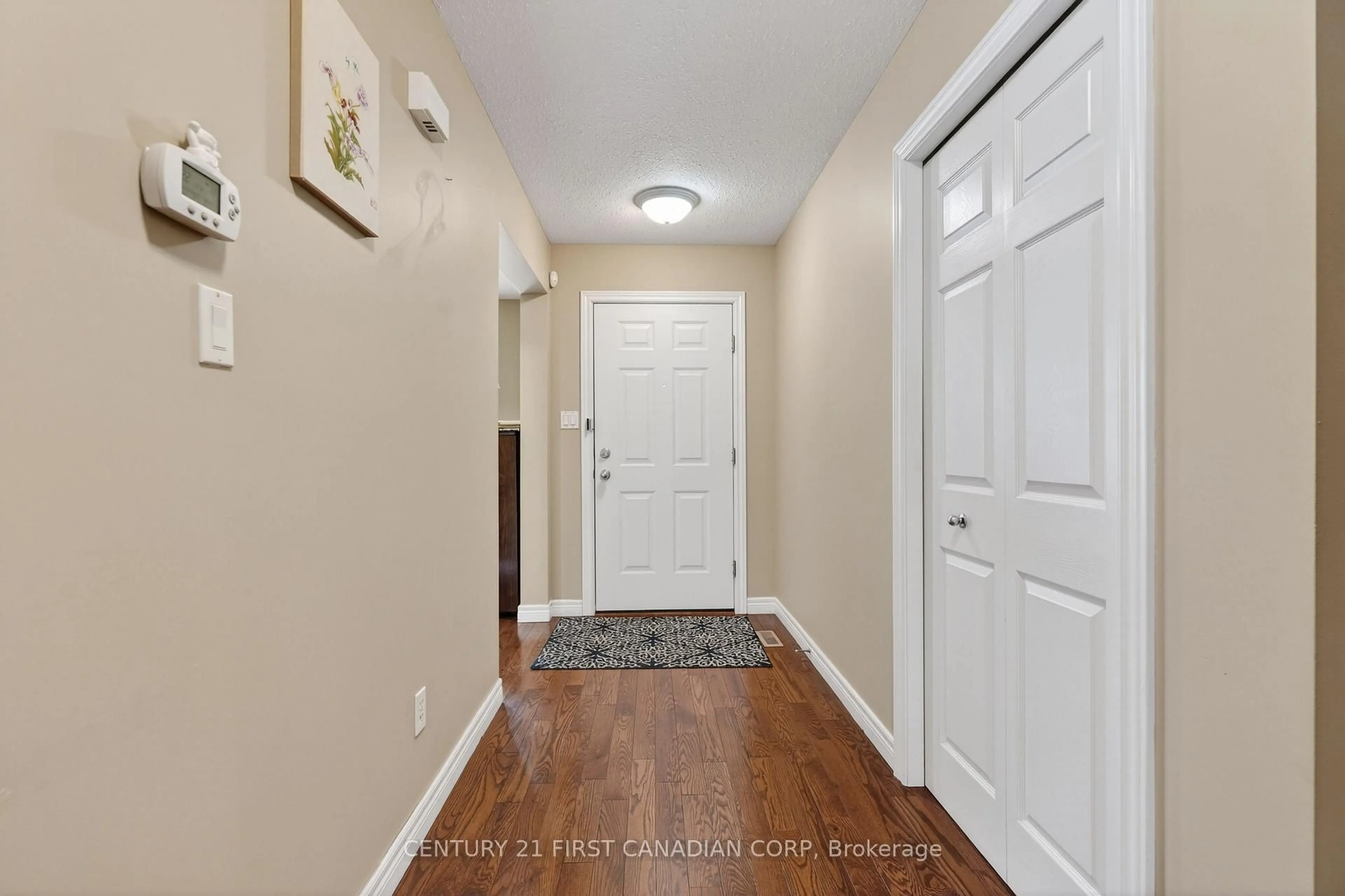 Indoor entryway for 1063 Thornley St, London South Ontario N6K 4V4