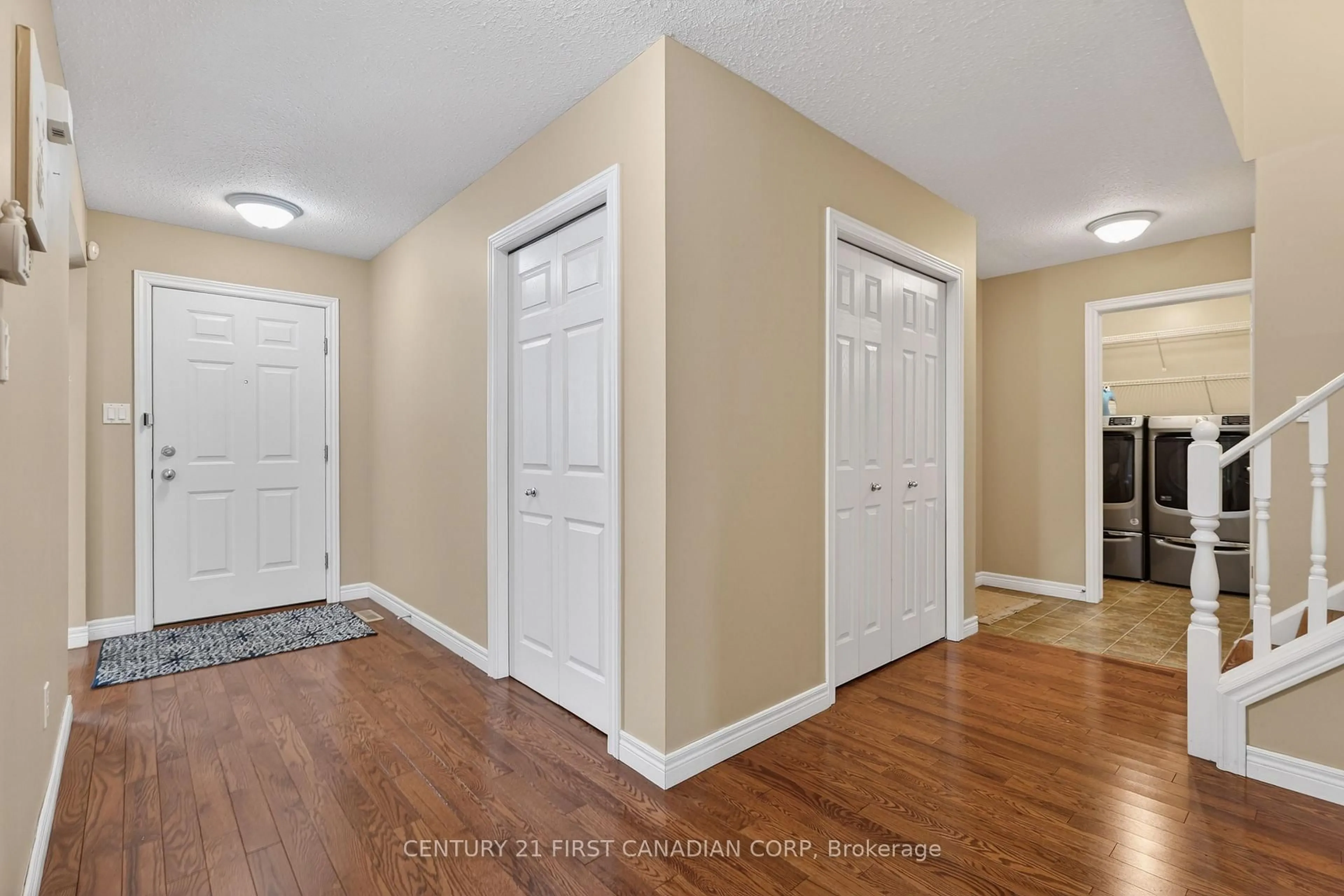 Indoor entryway for 1063 Thornley St, London South Ontario N6K 4V4