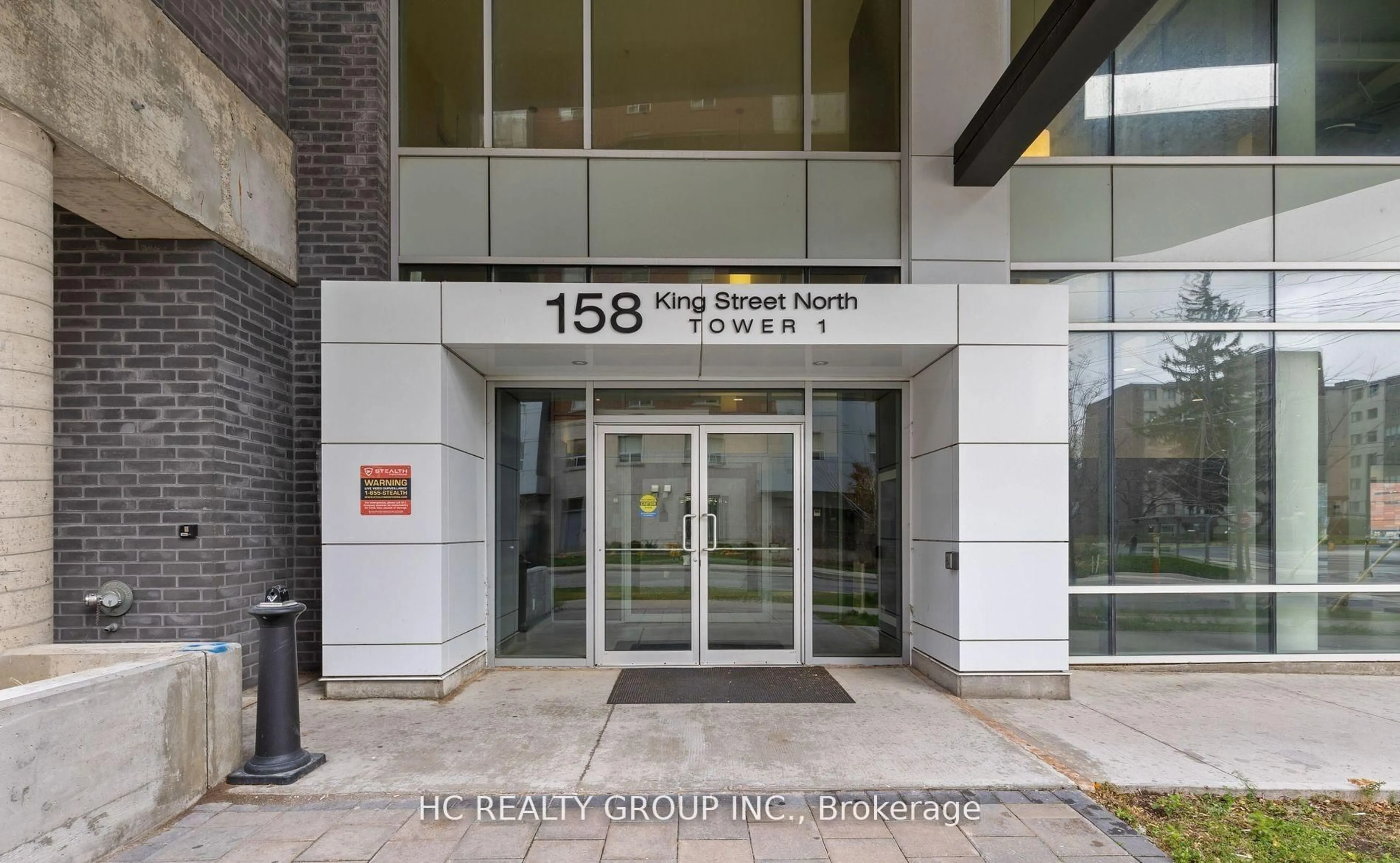 Indoor foyer for 158 King St #1602, Kitchener Ontario N2J 0E5