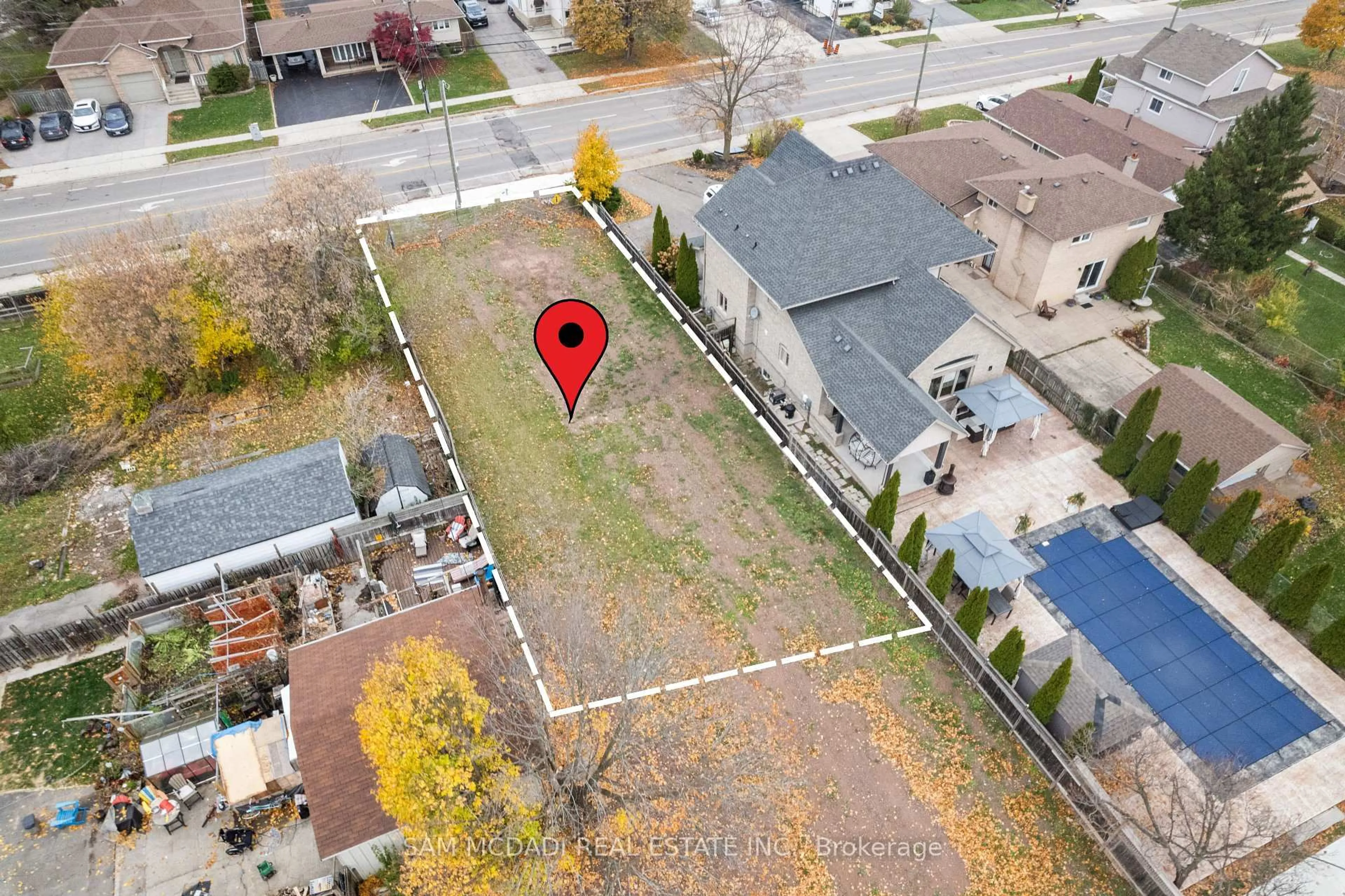 A pic from outside/outdoor area/front of a property/back of a property/a pic from drone, street for 176 MILLEN Rd, Hamilton Ontario L8E 2G5