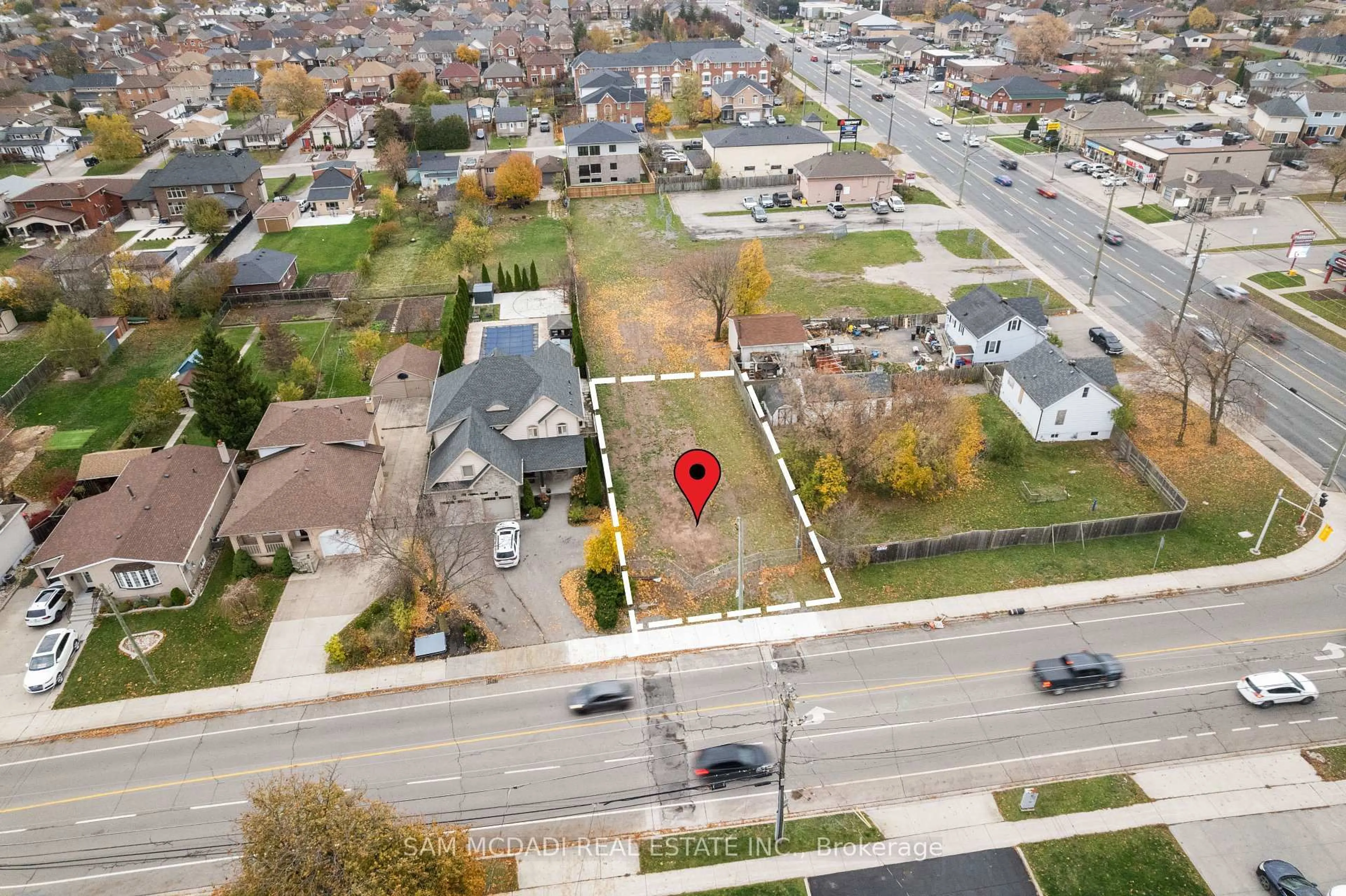 A pic from outside/outdoor area/front of a property/back of a property/a pic from drone, street for 176 MILLEN Rd, Hamilton Ontario L8E 2G5