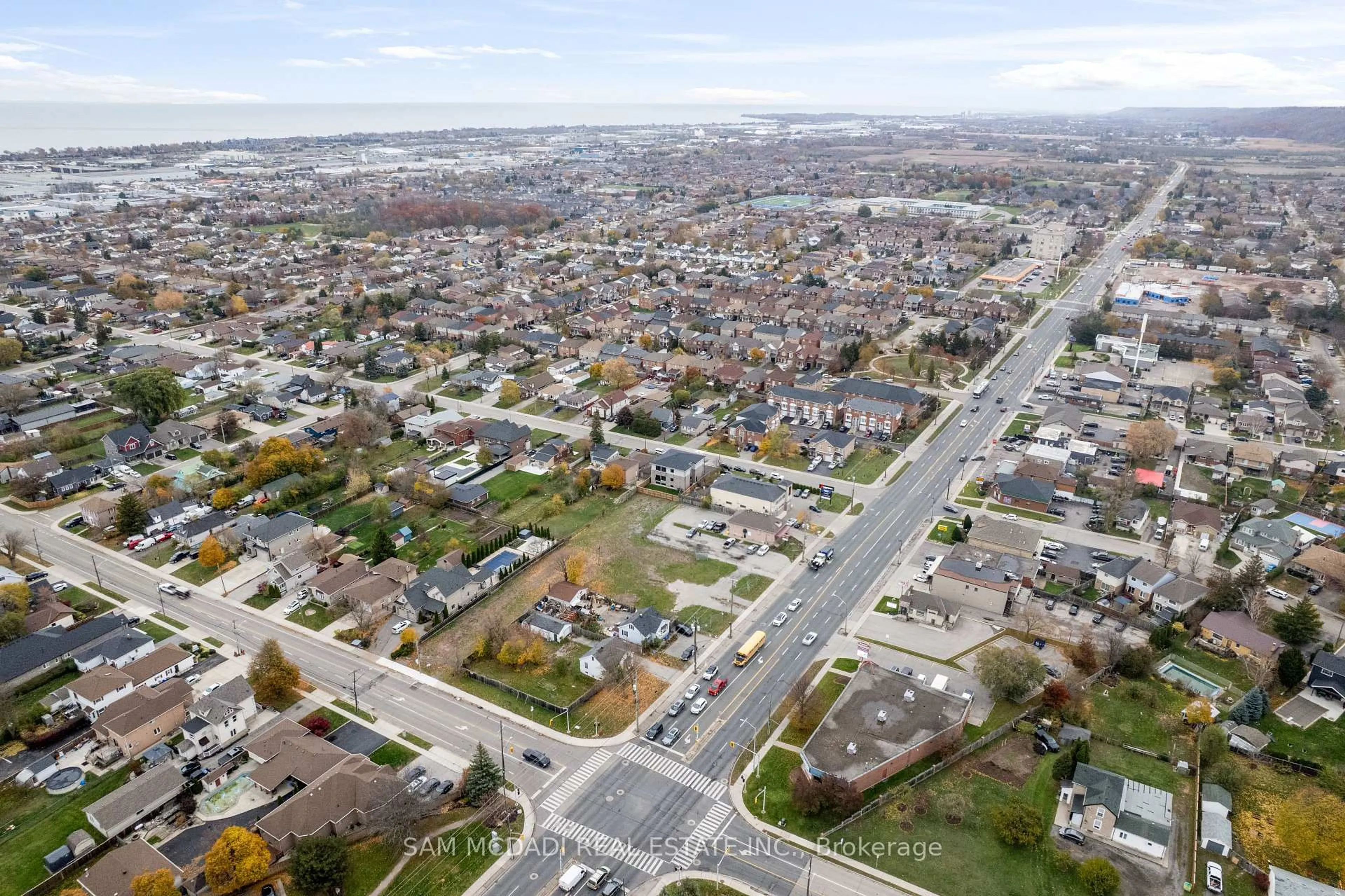 A pic from outside/outdoor area/front of a property/back of a property/a pic from drone, street for 176 MILLEN Rd, Hamilton Ontario L8E 2G5