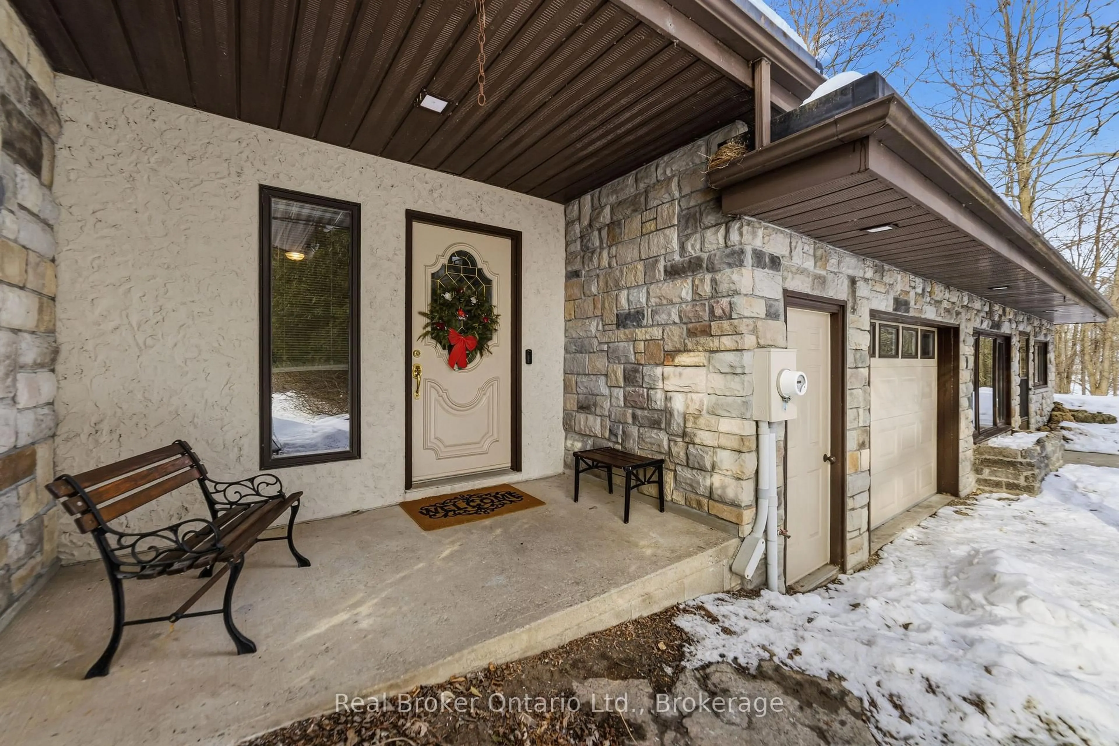 Indoor entryway for 295 Brant Rd, Brant Ontario N0E 1N0