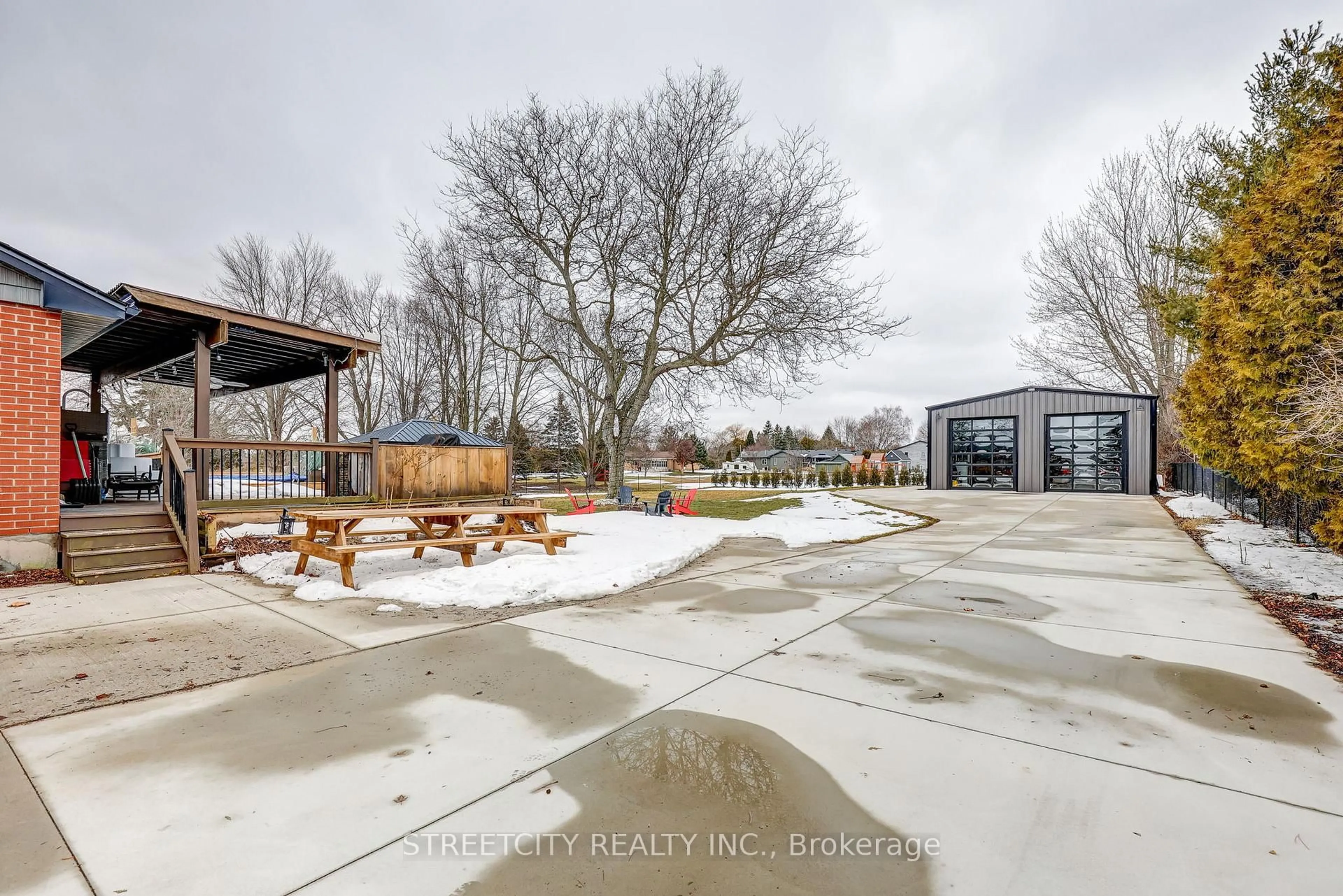 Patio, unknown for 183 Centennial Ave, Central Elgin Ontario N5R 5B3