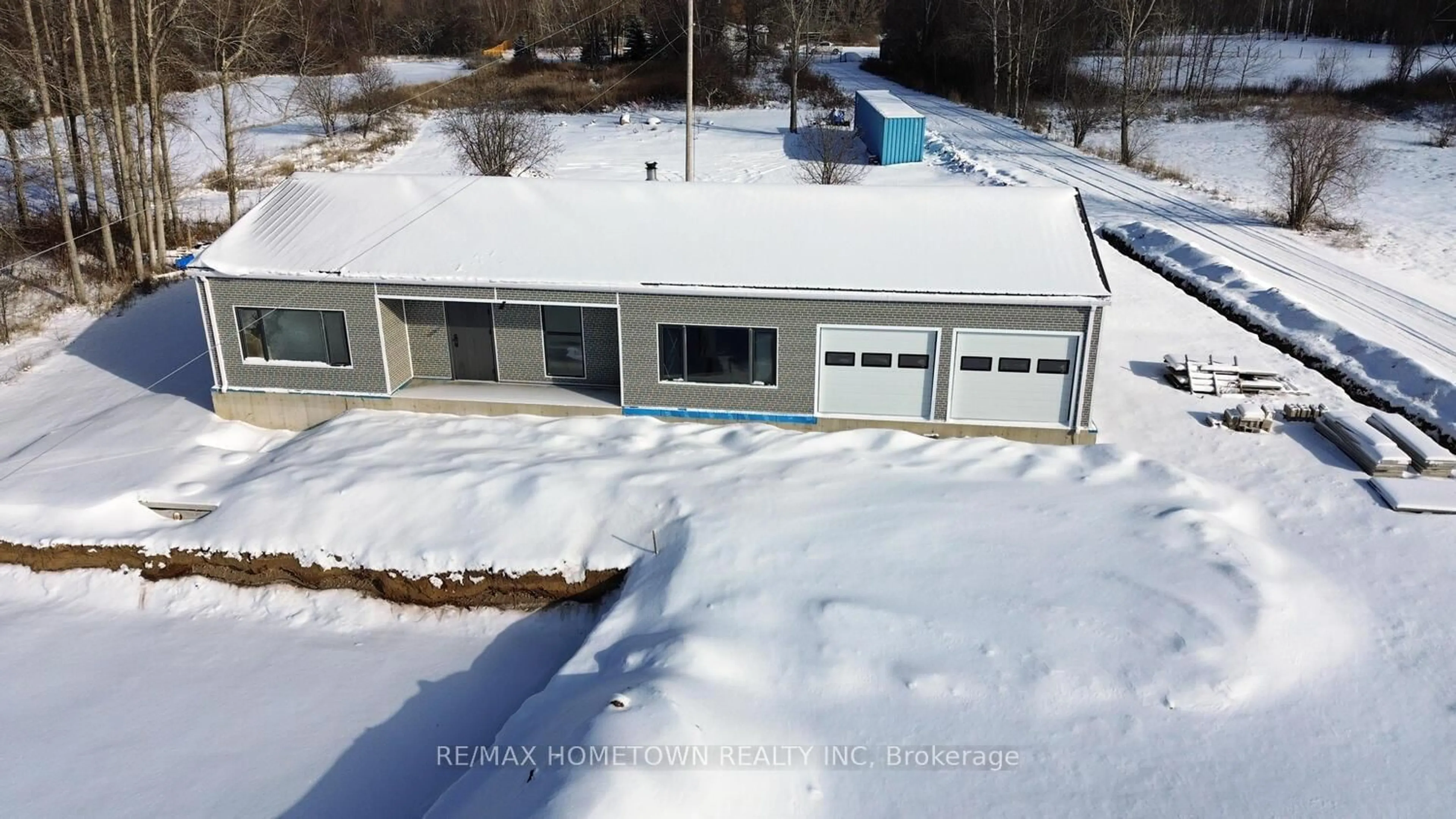 A pic from outside/outdoor area/front of a property/back of a property/a pic from drone, building for 2805 Rocky Rd, Augusta Ontario K6V 5T1