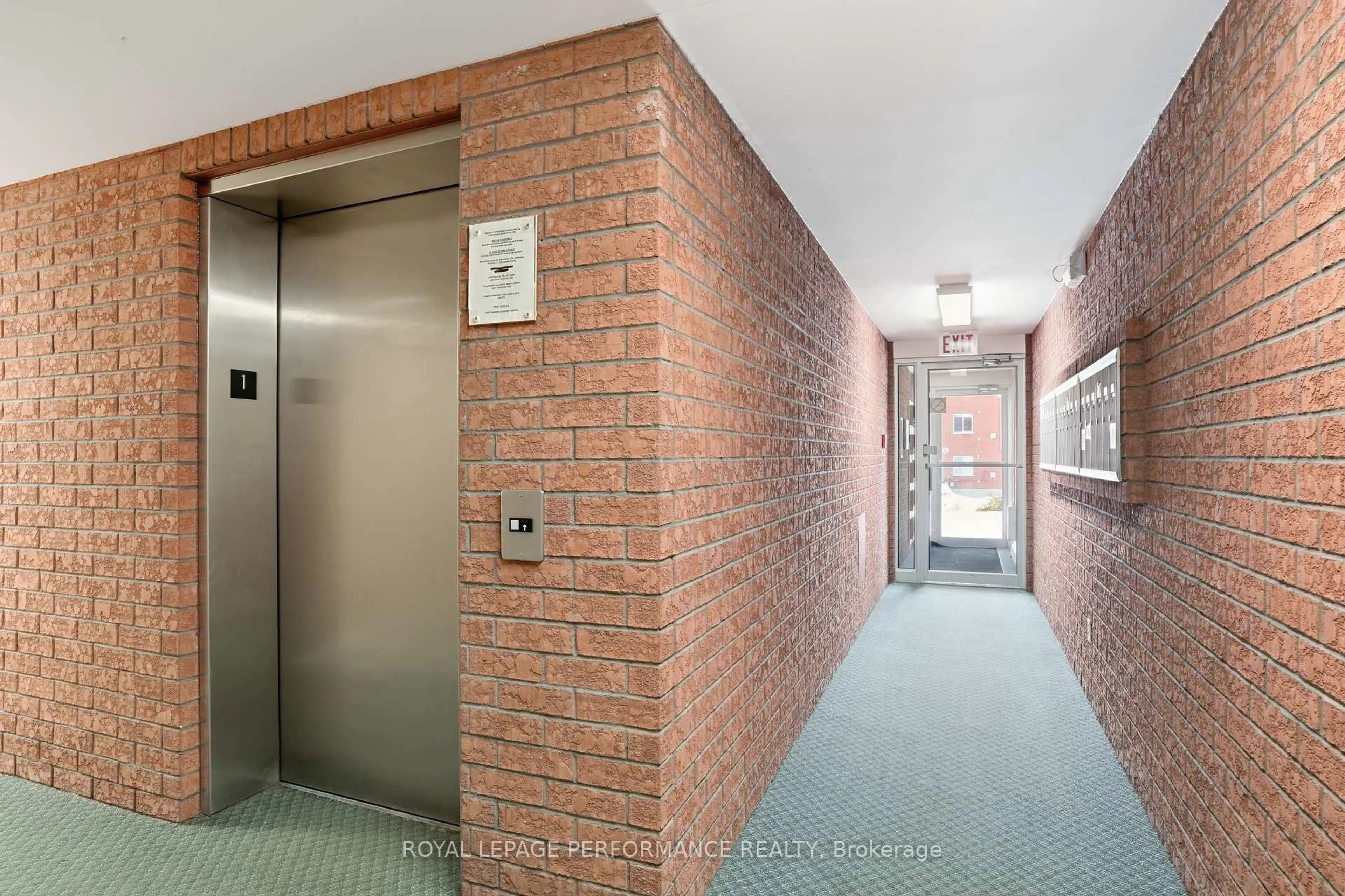 Indoor foyer for 1101 Clement St #112, Hawkesbury Ontario K6A 3P1