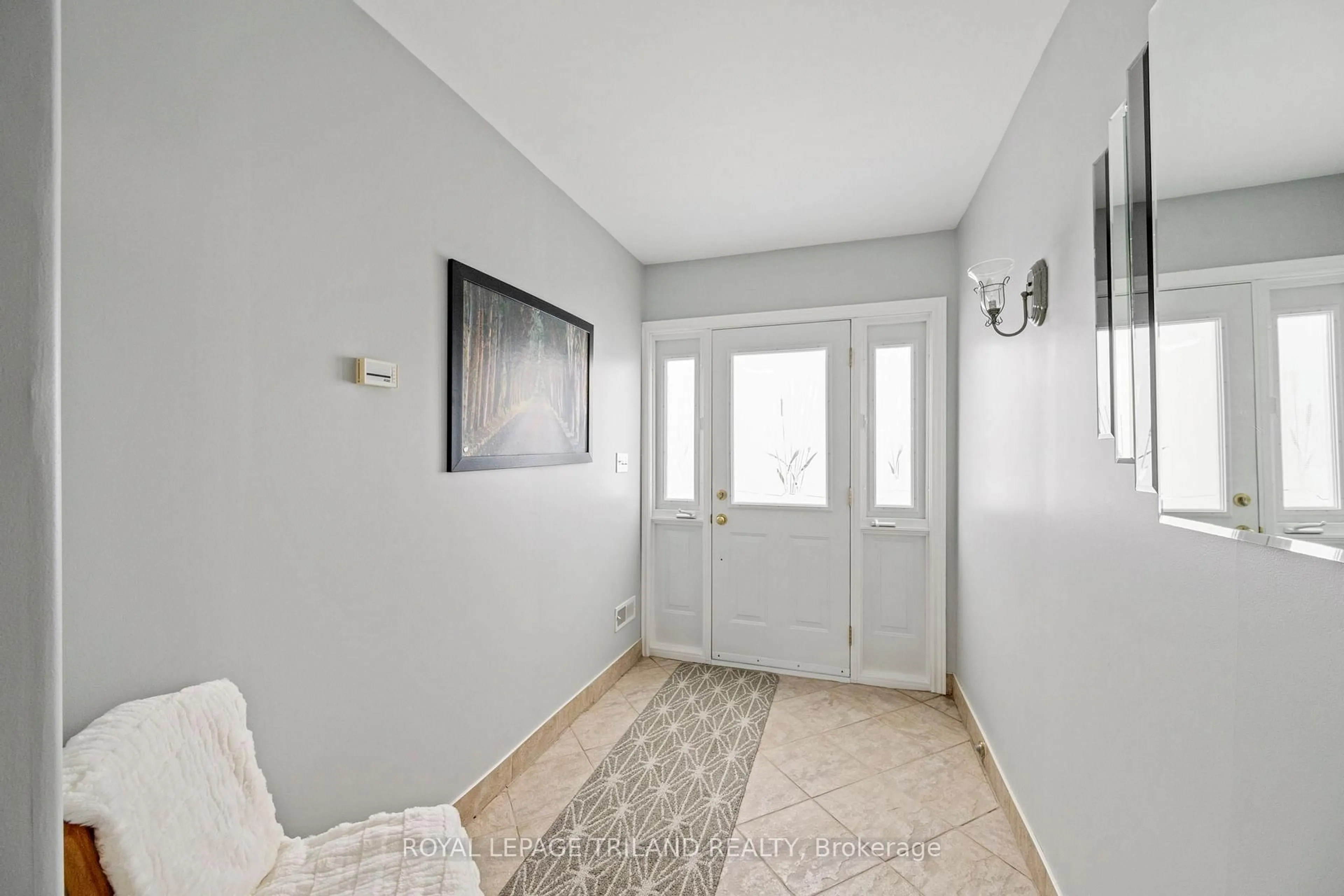 Indoor entryway for 88650 Hilltop Lane, Malahide Ontario N5H 0B1