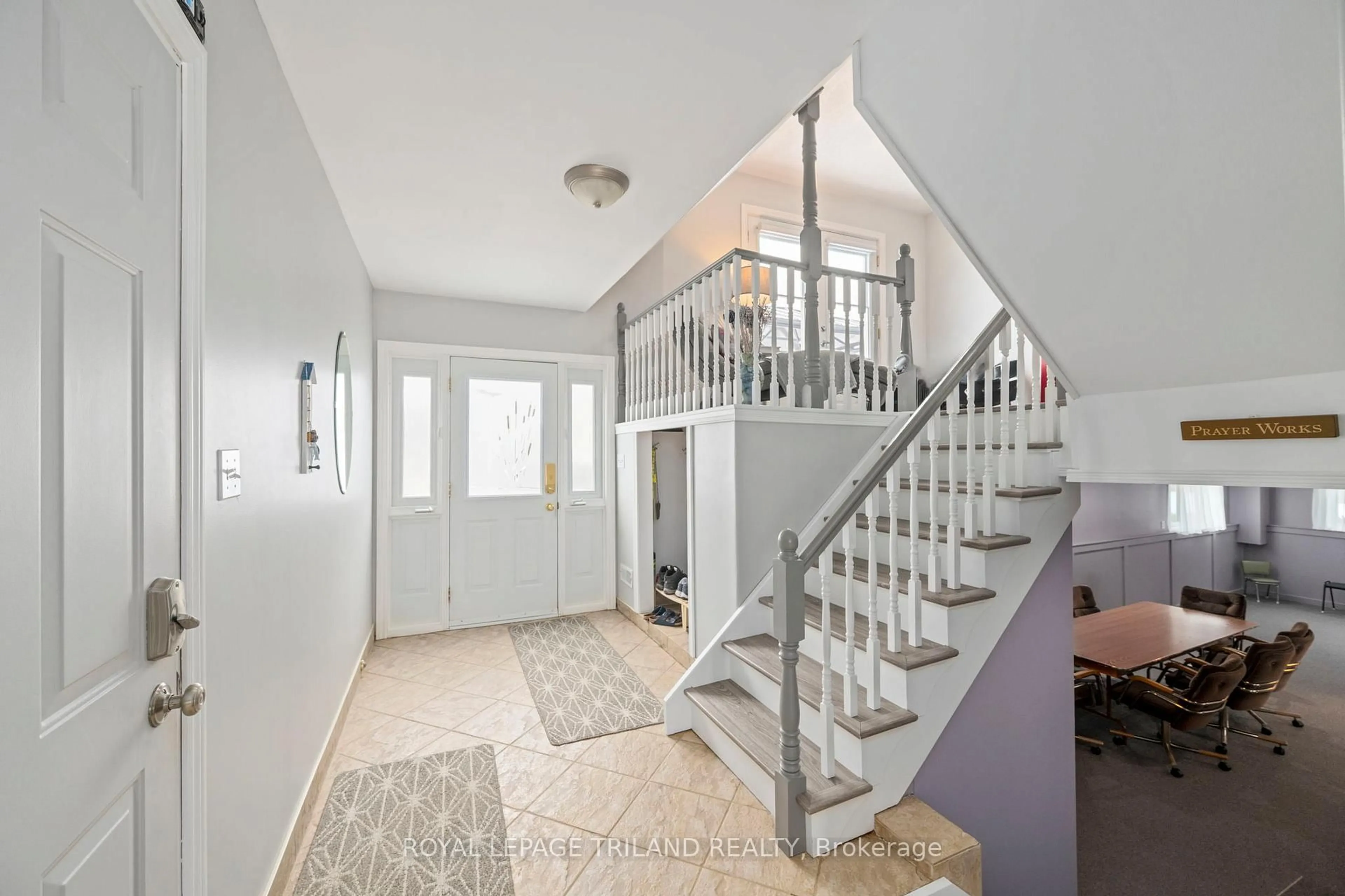 Indoor entryway for 88650 Hilltop Lane, Malahide Ontario N5H 0B1