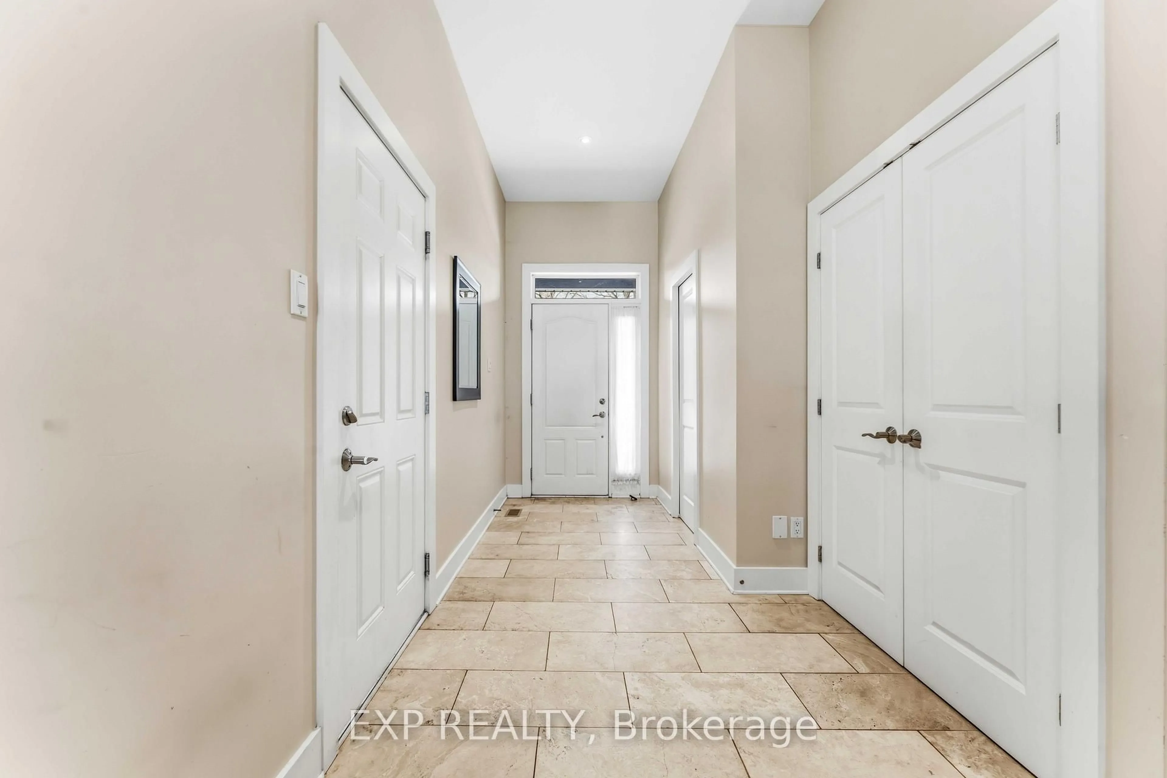 Indoor entryway for 152 Rivington St, Carp Ontario K0A 1L0