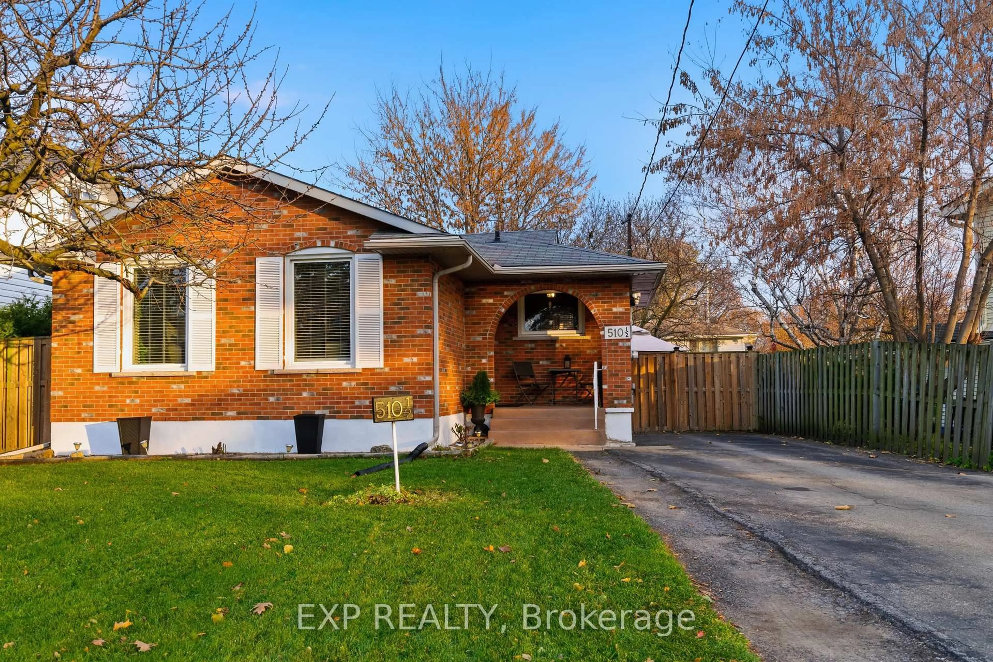 Home with brick exterior material, street for 510 1/2 Niagara St, St. Catharines Ontario L2M 3P5