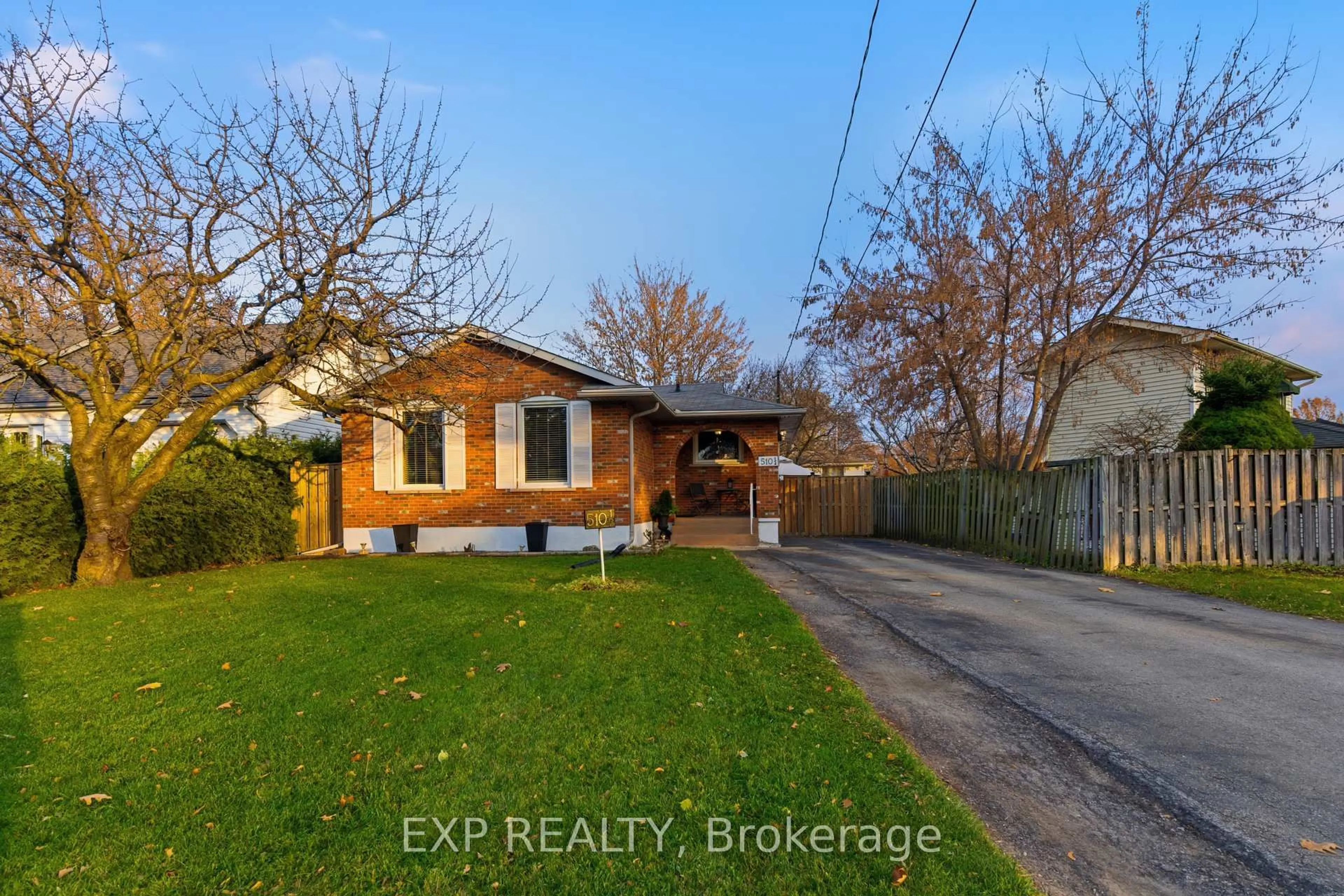 A pic from outside/outdoor area/front of a property/back of a property/a pic from drone, street for 510 1/2 Niagara St, St. Catharines Ontario L2M 3P5