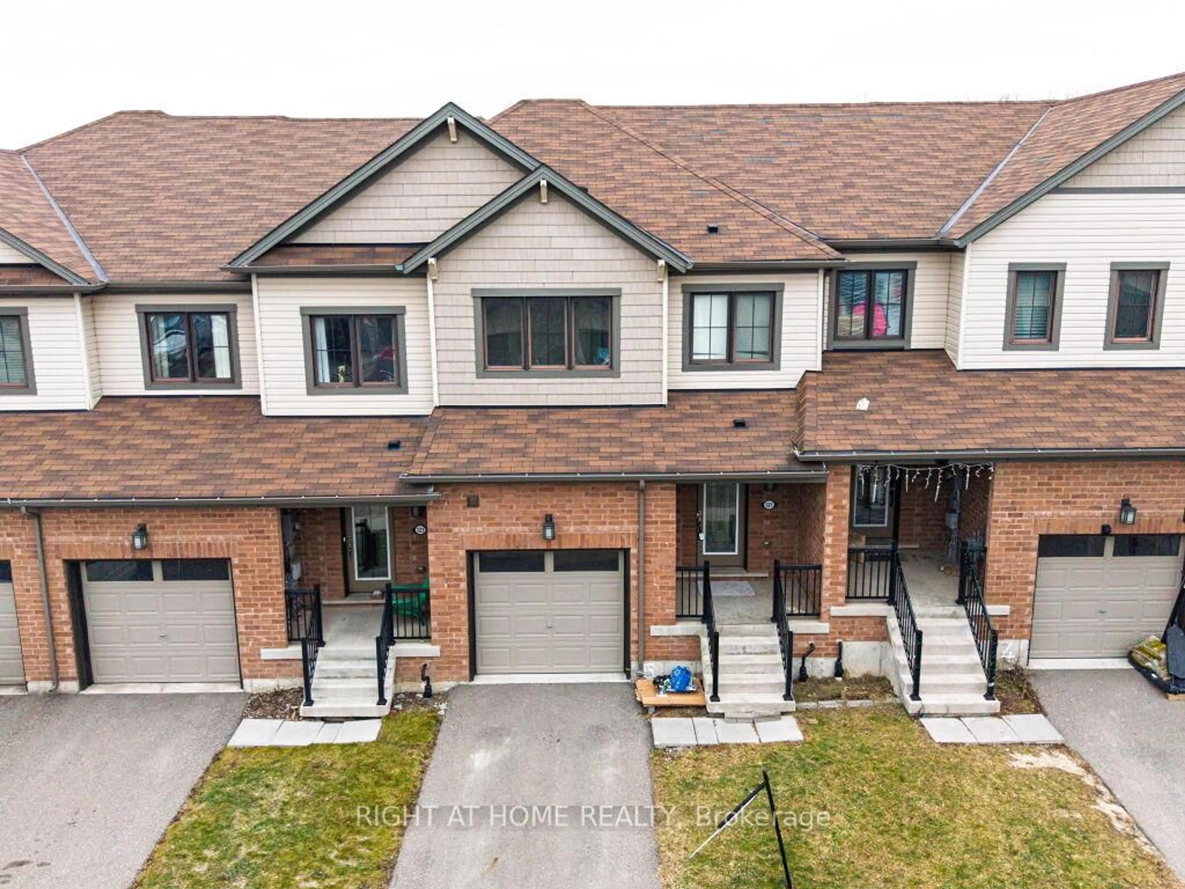 A pic from outside/outdoor area/front of a property/back of a property/a pic from drone, street for 121 Scarletwood St, Hamilton Ontario L8J 0K8