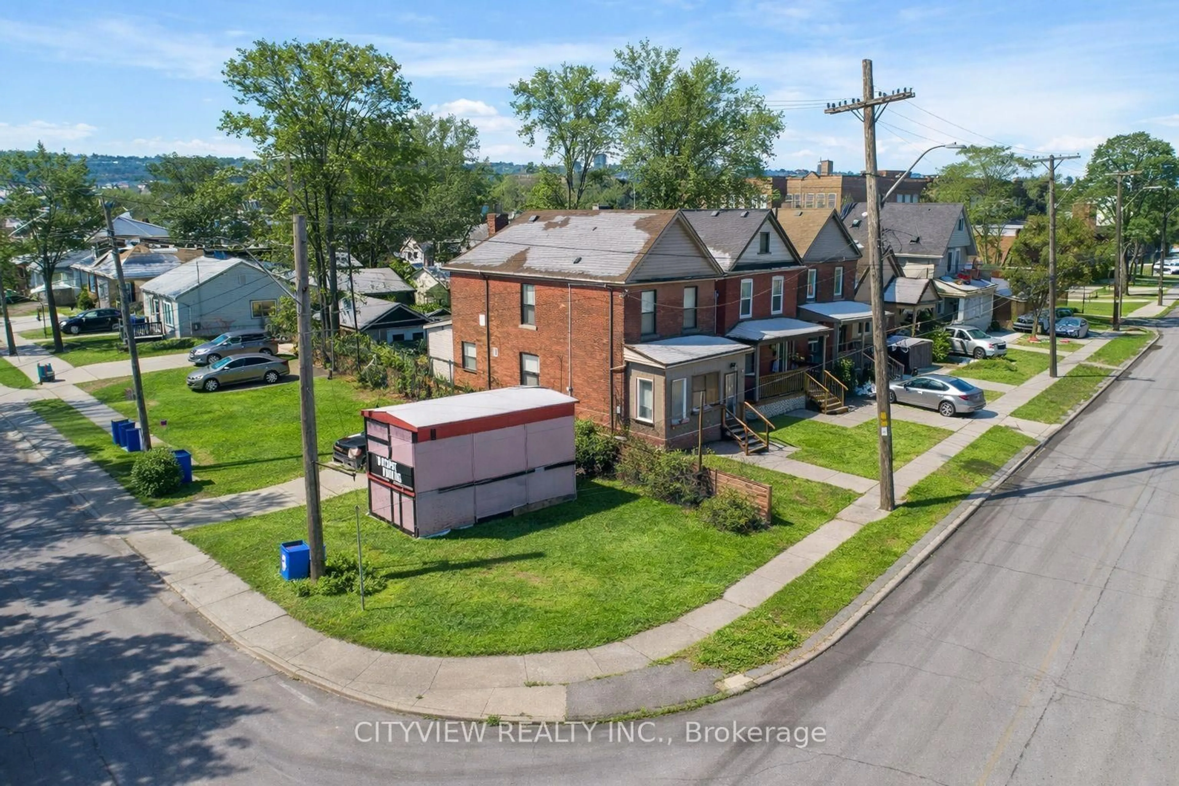A pic from outside/outdoor area/front of a property/back of a property/a pic from drone, street for 382 Beach Rd, Hamilton Ontario L8H 3K5