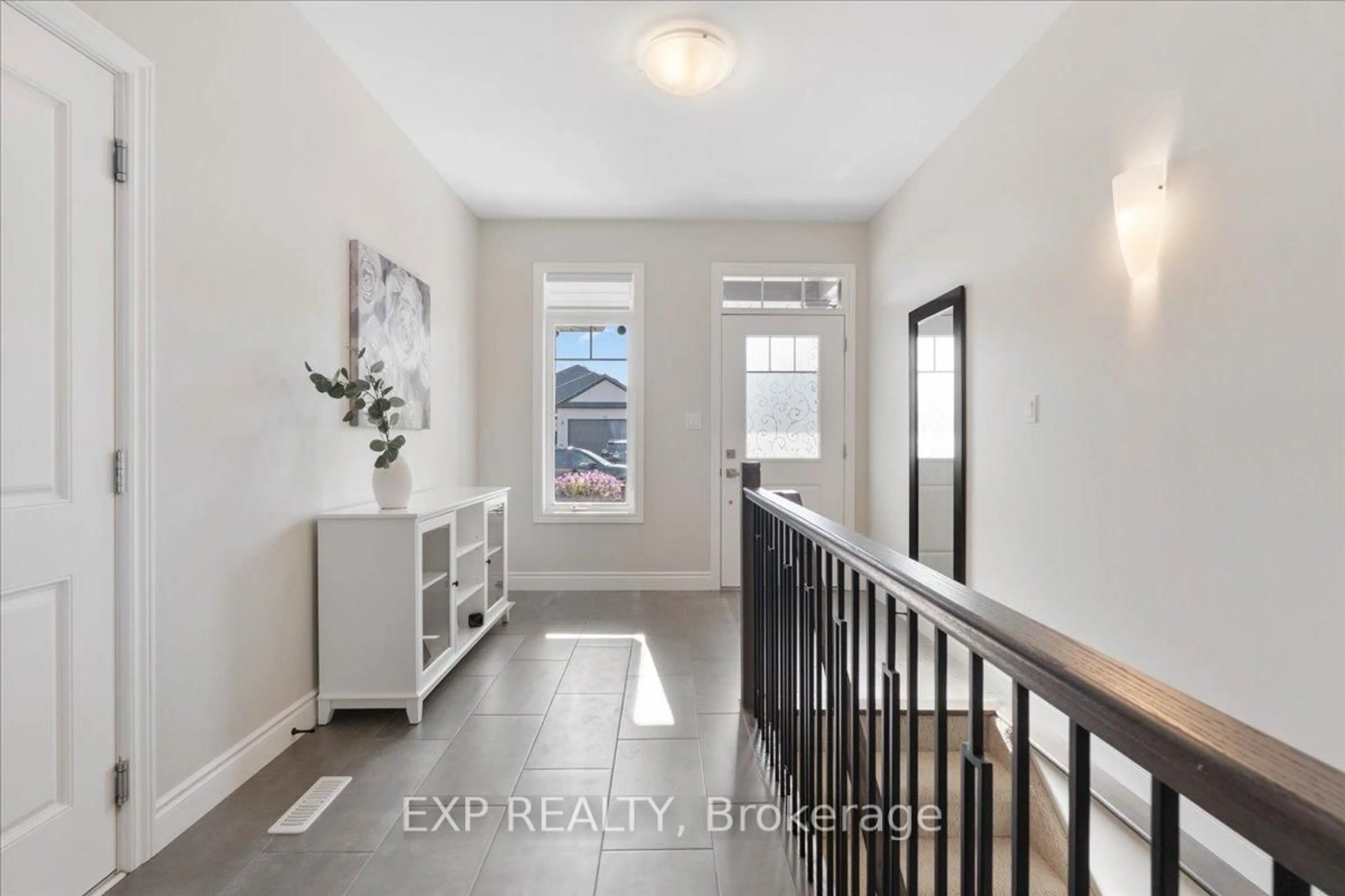 Indoor entryway for 30 Raycroft Dr, Belleville Ontario K8N 0R4