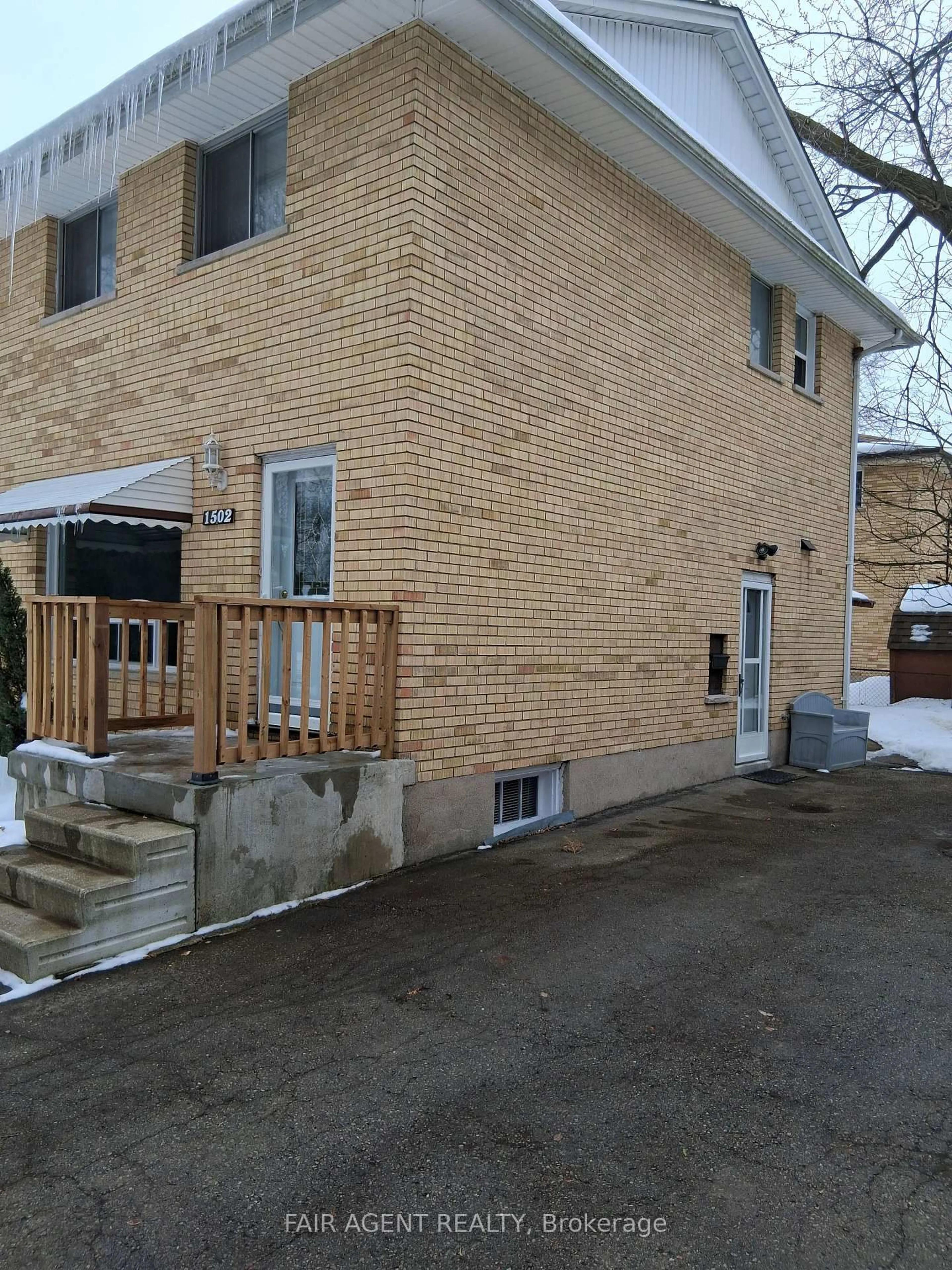 Patio, street for 1502 Beckworth Ave, London East Ontario N5V 2K7