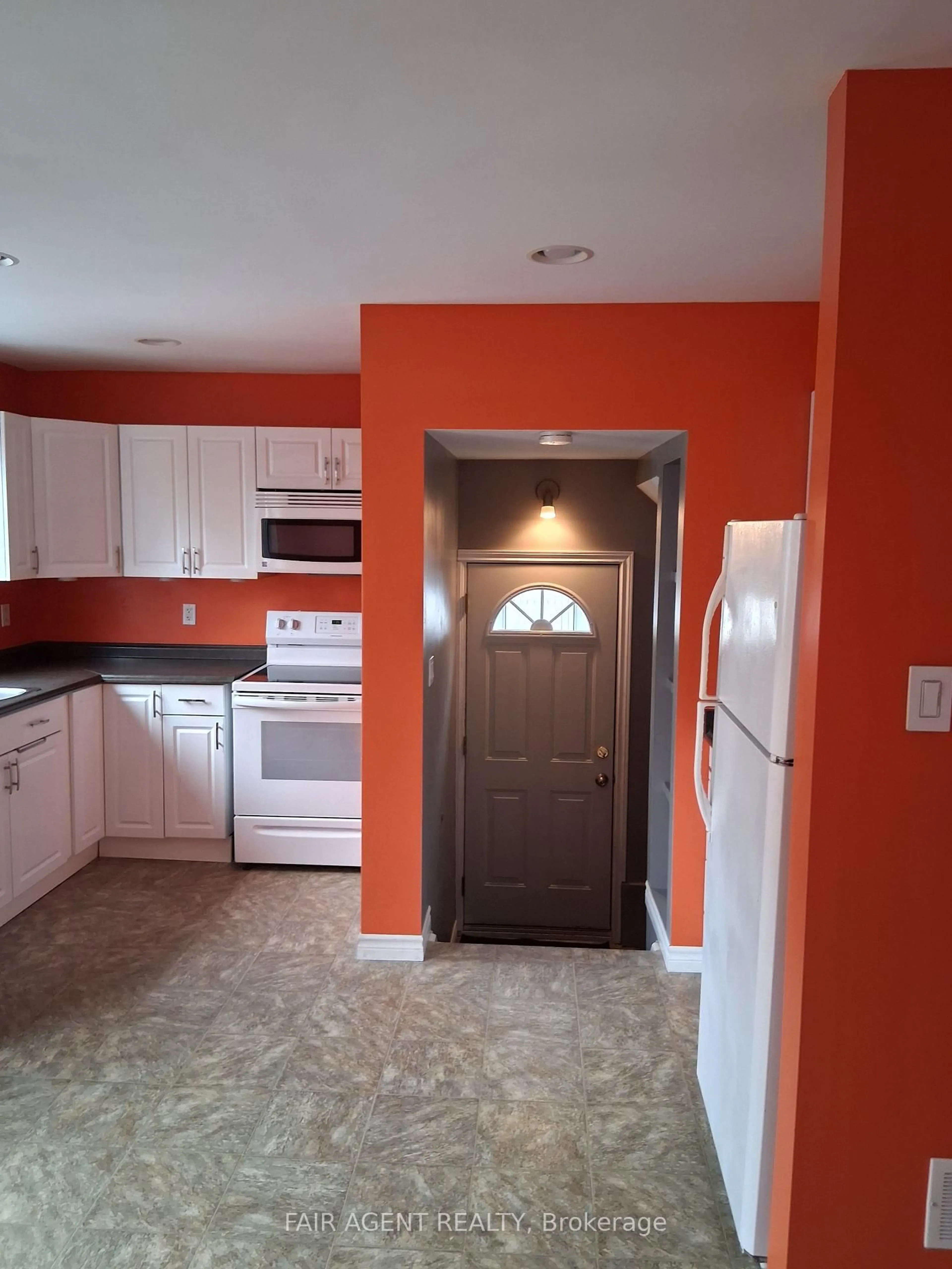 Standard kitchen, ceramic/tile floor for 1502 Beckworth Ave, London East Ontario N5V 2K7