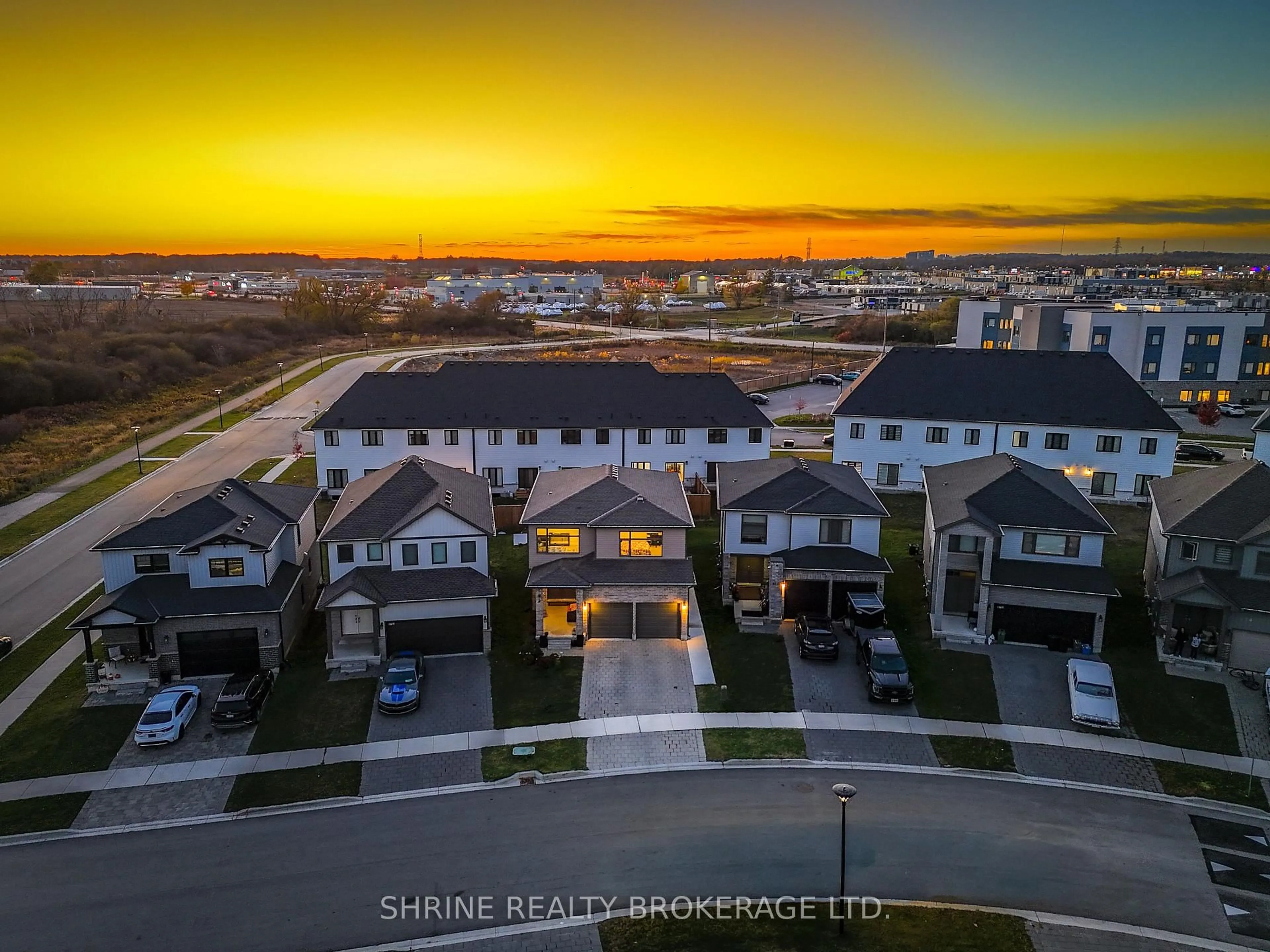 A pic from outside/outdoor area/front of a property/back of a property/a pic from drone, city buildings view from balcony for 3719 Somerston Cres, London South Ontario N6L 0G4