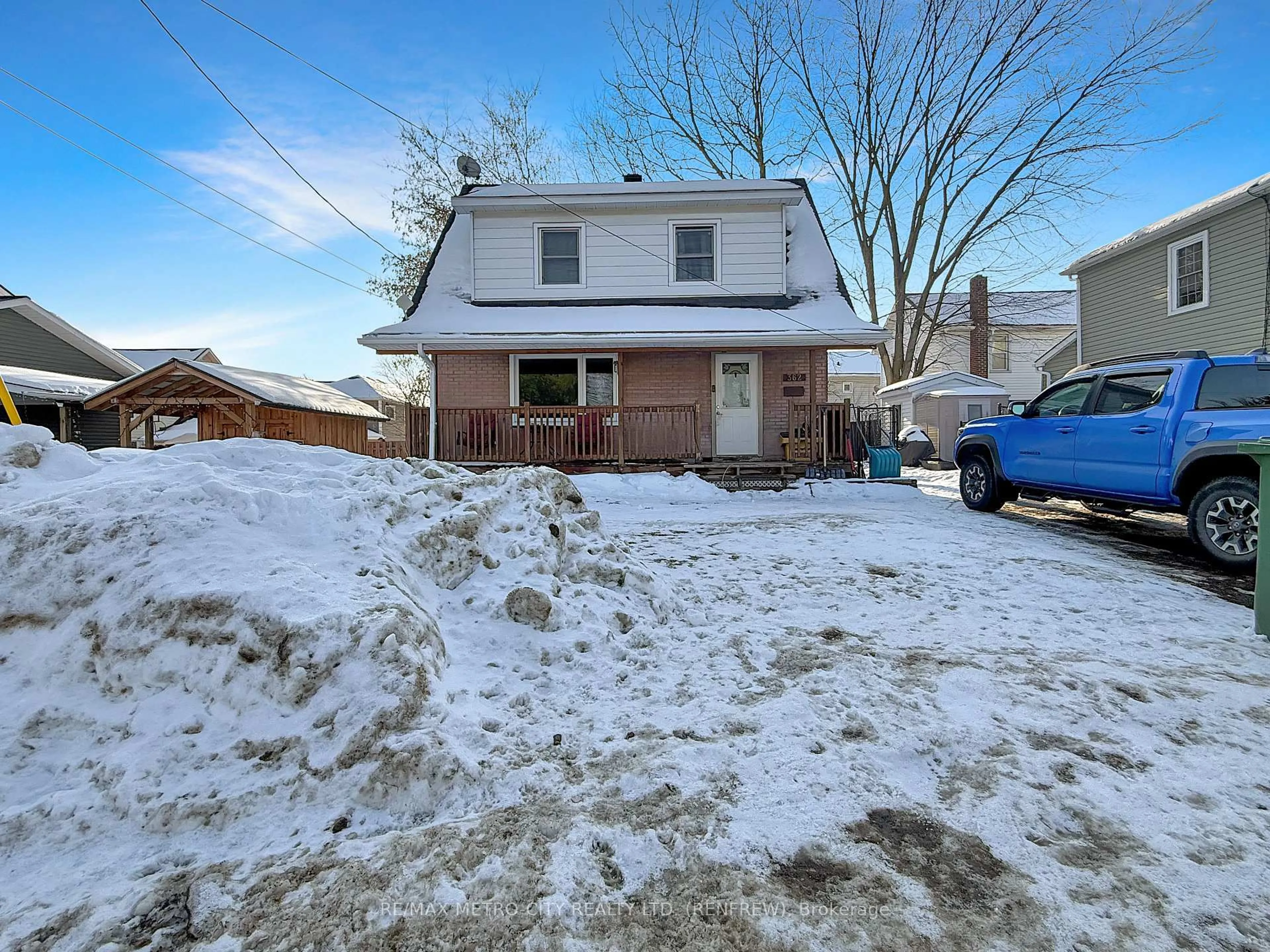 A pic from outside/outdoor area/front of a property/back of a property/a pic from drone, street for 362-370 BALDWIN St, Renfrew Ontario K7V 2B9