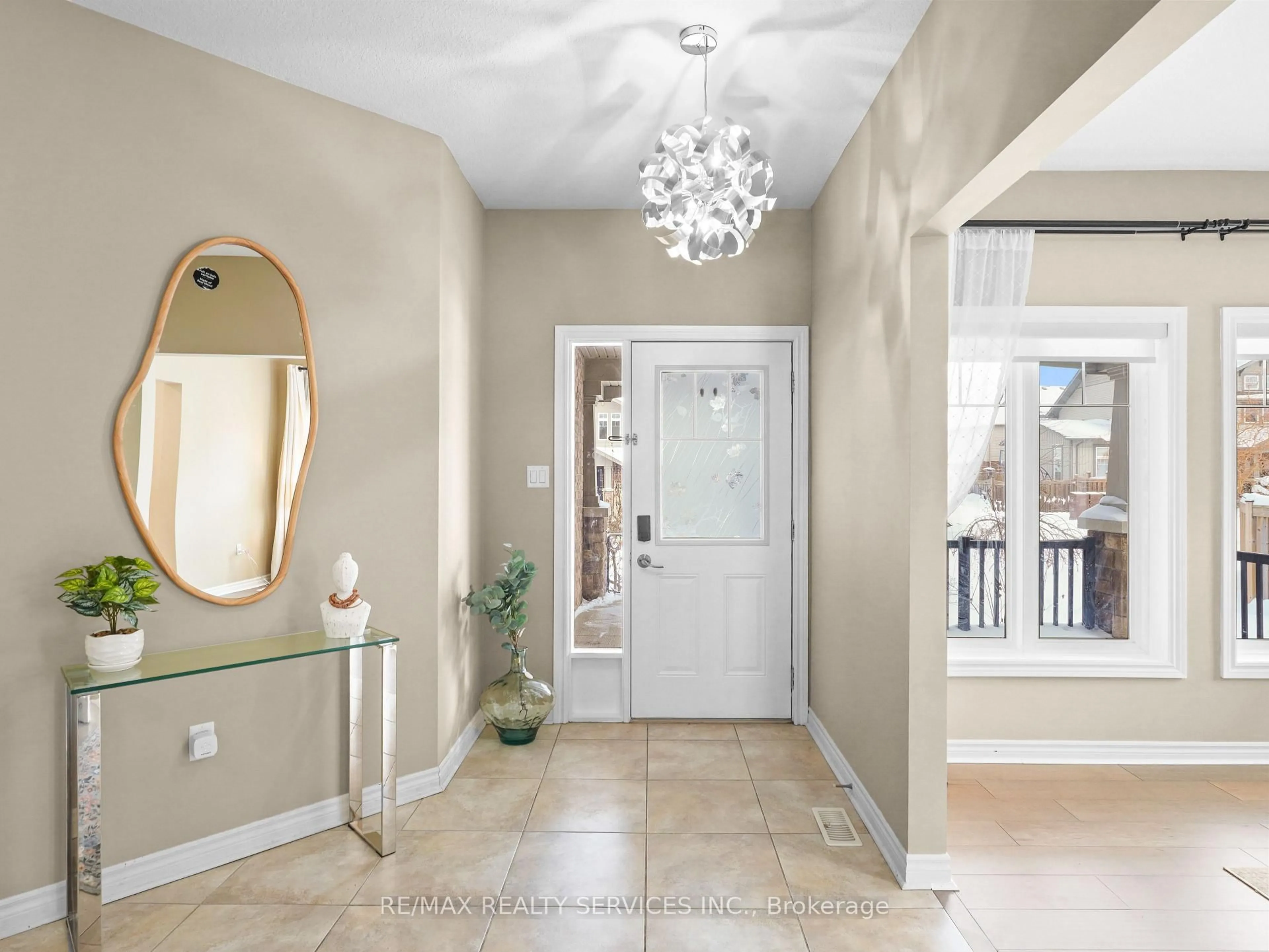 Indoor entryway for 906 Audrey Pl, Kitchener Ontario N2E 0B9